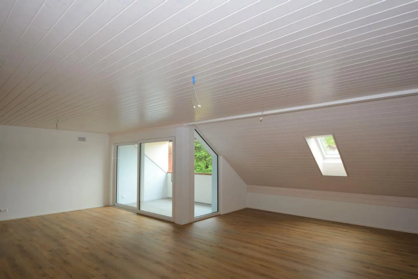 APPARTEMENT SOUS LES TOITS AVEC CHARME ET AMBIANCE | VIVRE RURALEMENT - Photo 3 sur 9