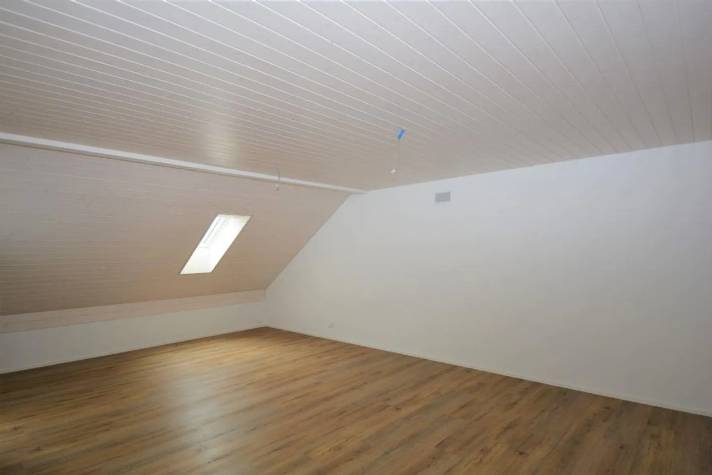 APPARTEMENT SOUS LES TOITS AVEC CHARME ET AMBIANCE | VIVRE RURALEMENT - Photo 7 sur 9