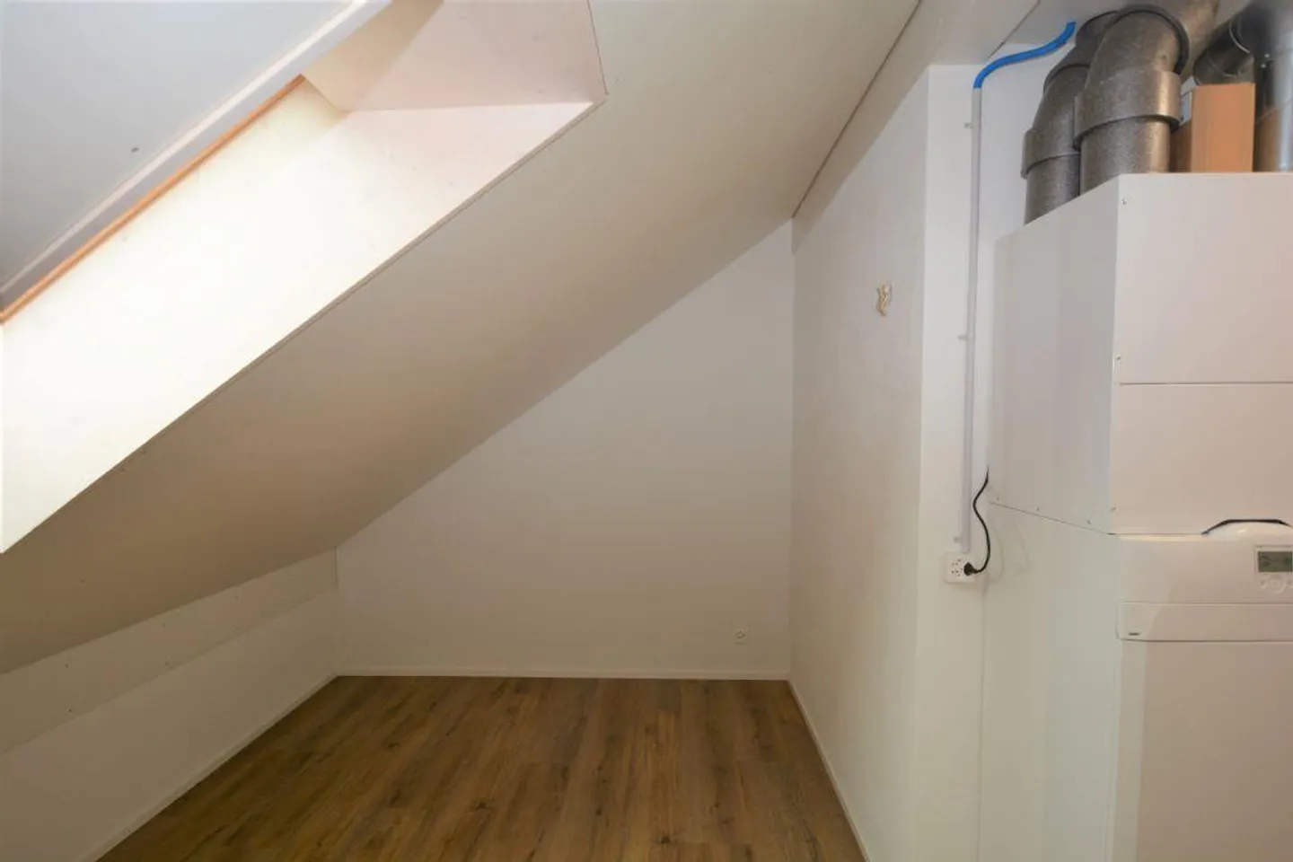 APPARTEMENT SOUS LES TOITS AVEC CHARME ET AMBIANCE | VIVRE RURALEMENT - Photo 9 sur 9