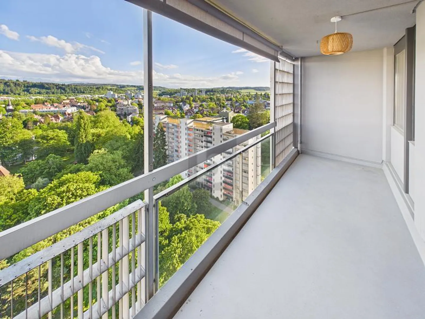 Appartement moderne avec vue - Photo 2 sur 6