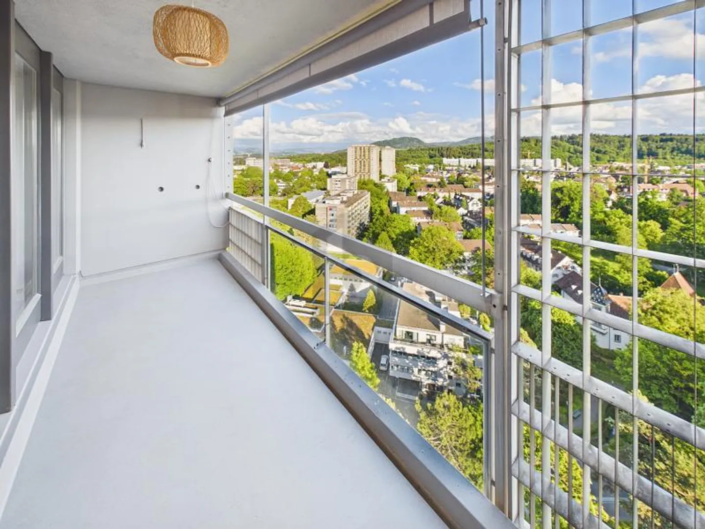 Appartement moderne avec vue - Photo 3 sur 6