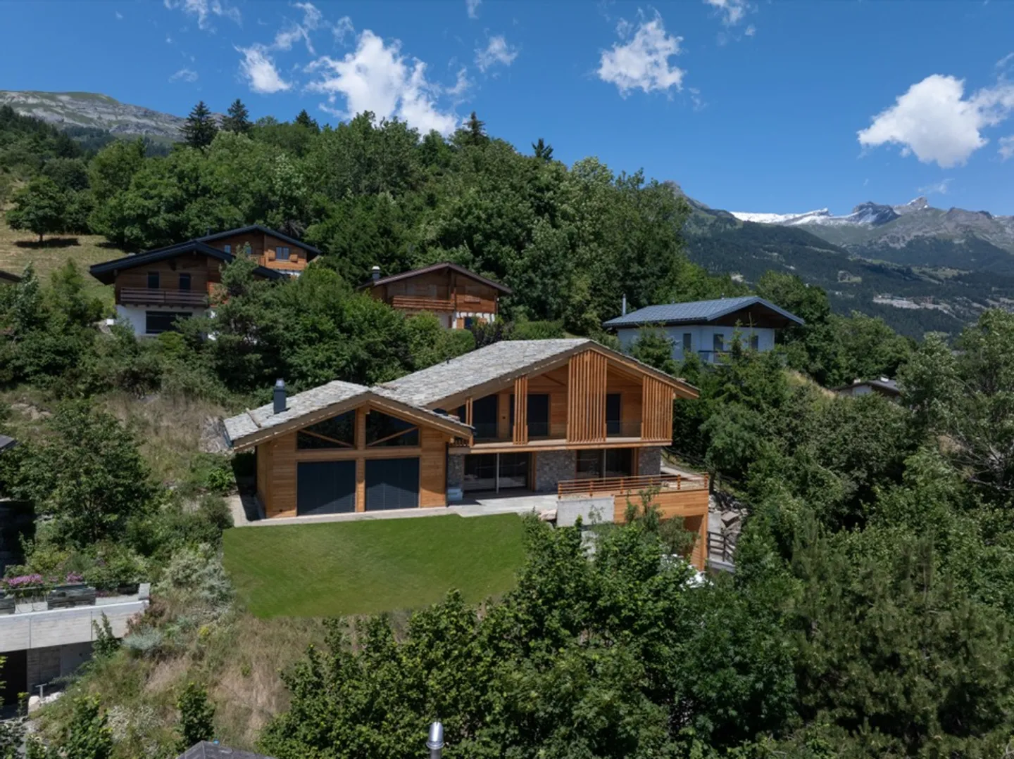 Chalet 5.5 Zimmer - Foto 1 von 13