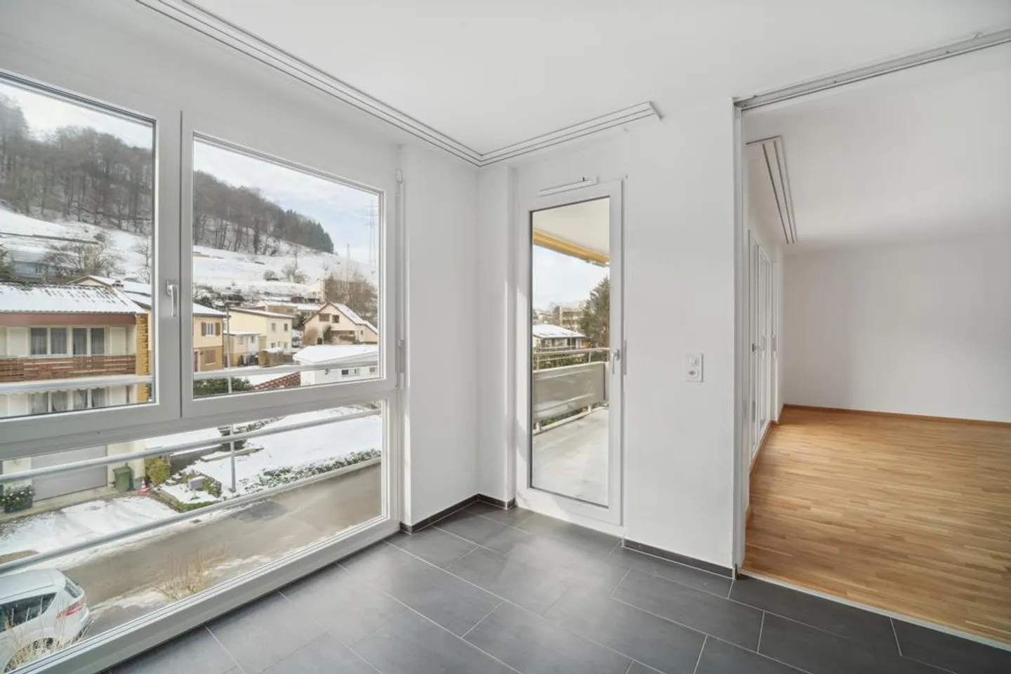 Appartamento ristrutturato di 4,5 stanze con grande balcone - Foto 3 di 12