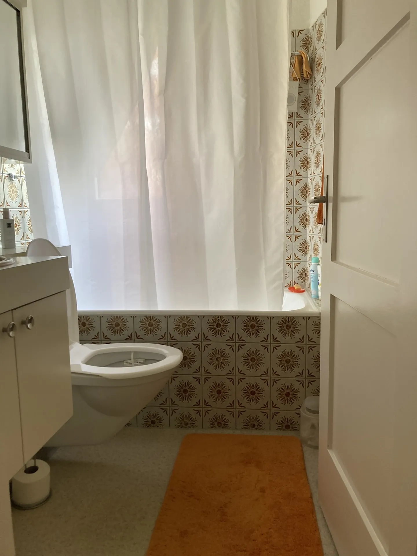Charming 4-Room House - Photo 8 of 10