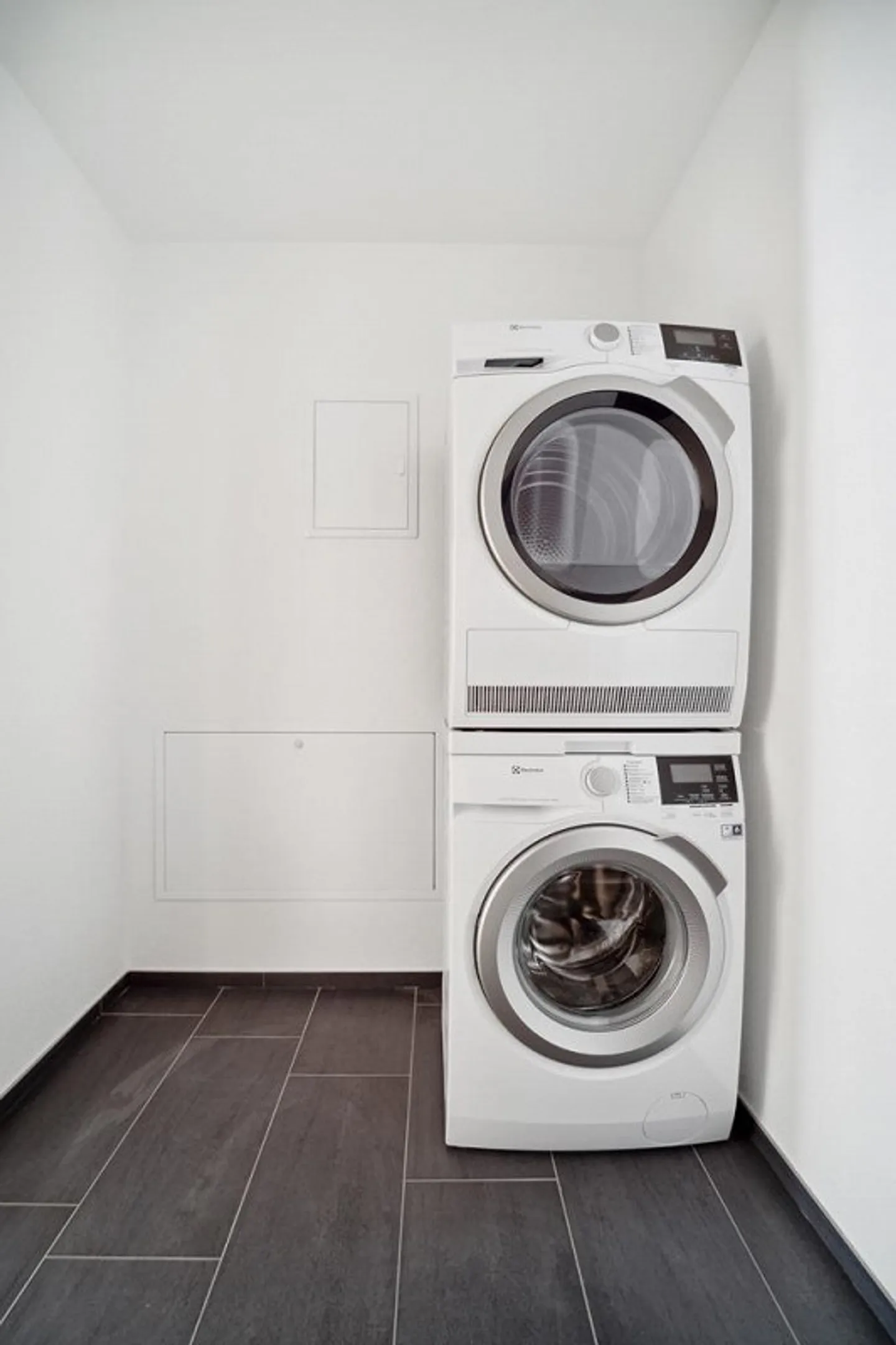 Appartamento ristrutturato di 4,5 stanze con grande balcone - Foto 9 di 12