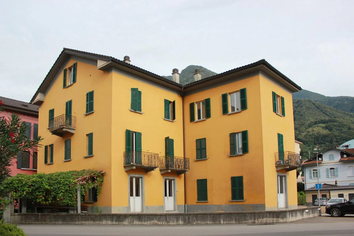 Living in the heart of Bellinzona – 3.5 Room Apartment in renovated building - Photo 1 of 14