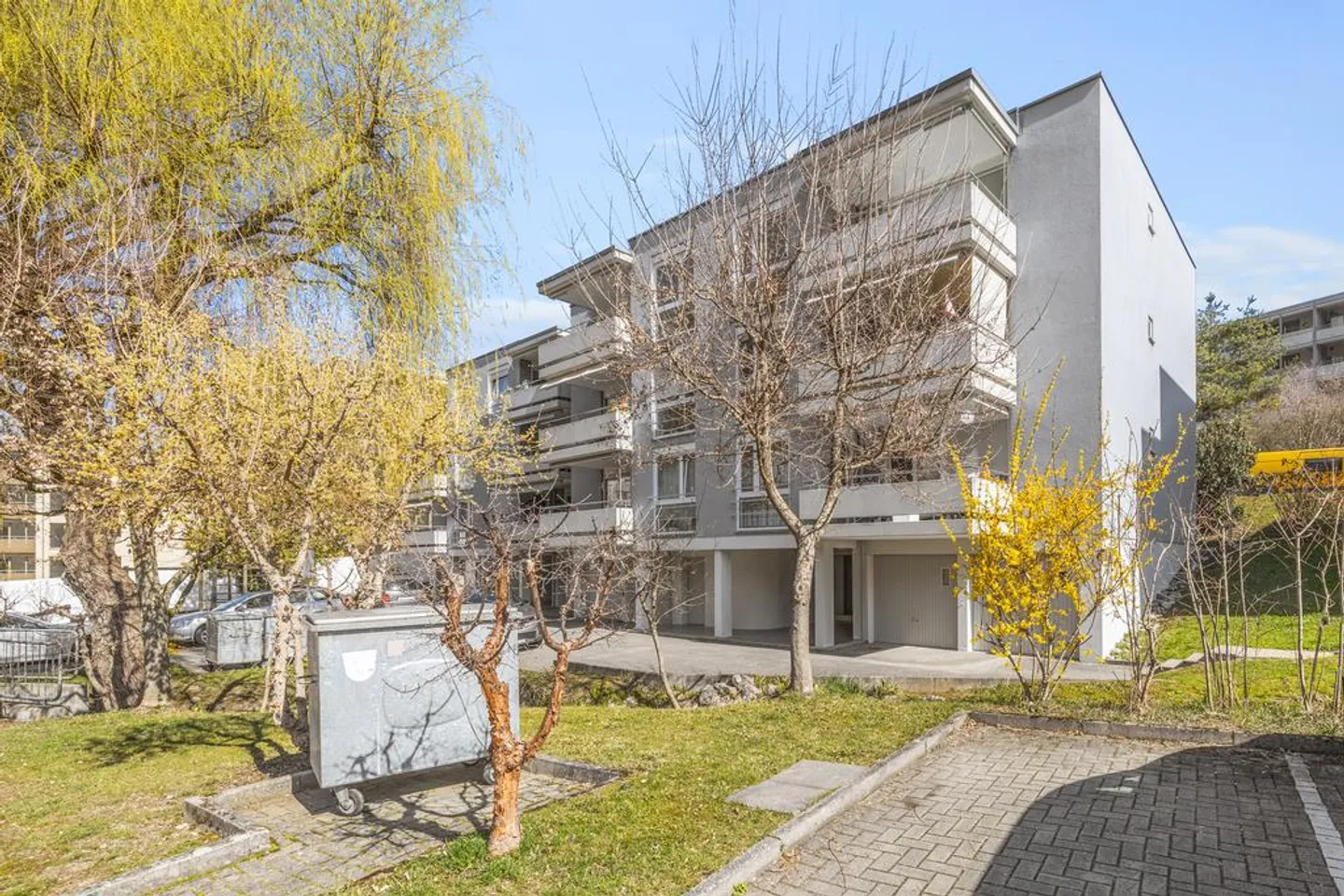 Appartamento ristrutturato di 4,5 stanze con grande balcone - Foto 10 di 12