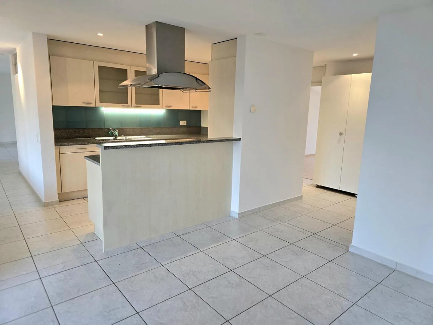 Ground floor apartment with winter garden - Photo 3 of 16