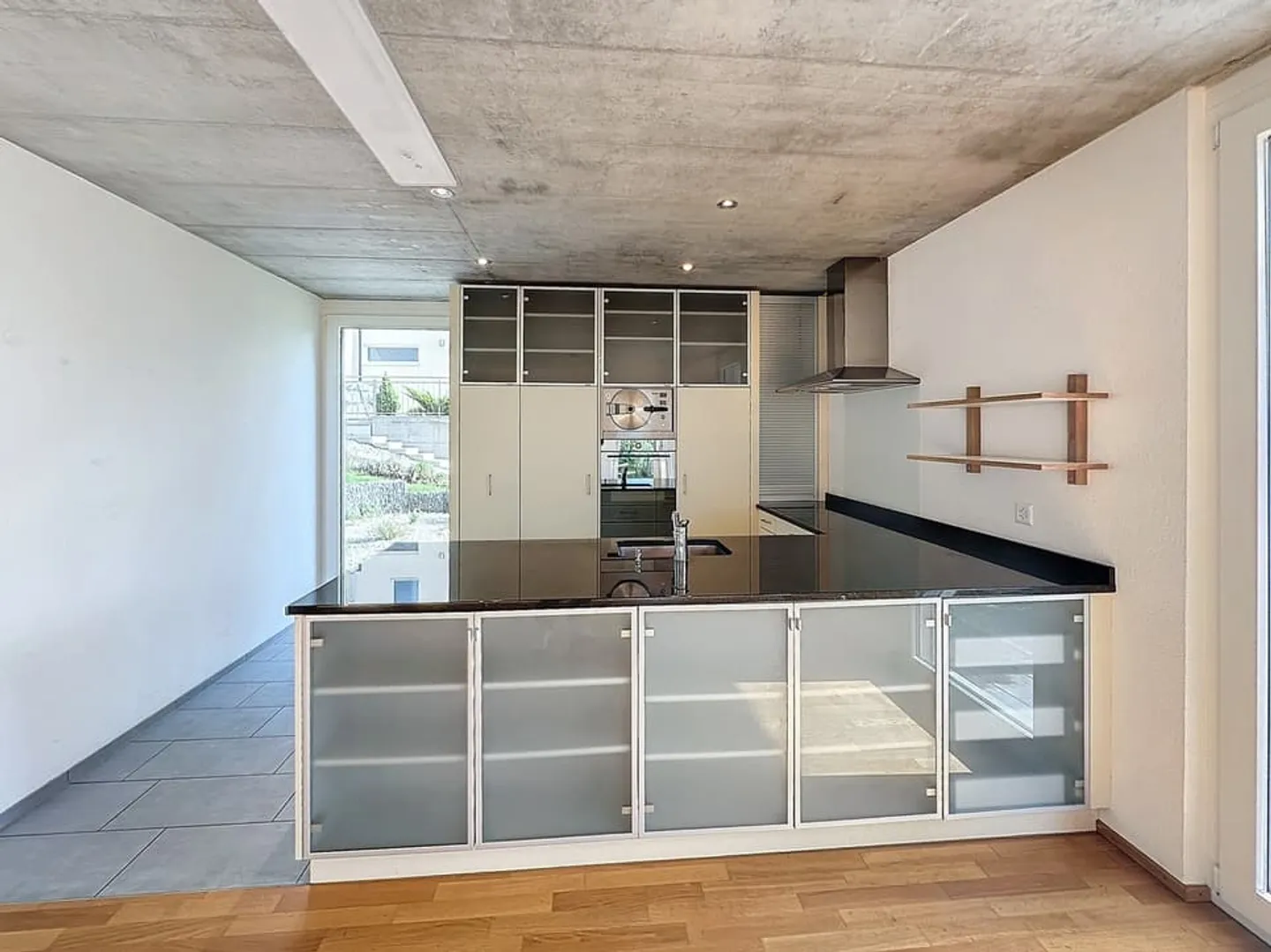 Villa indipendente con terrazza e giardino - Foto 3 di 8