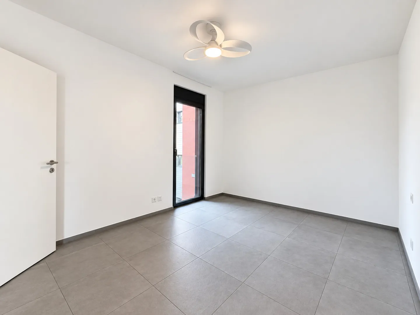 NEU UND GERÄUMIG 2.5 ZIMMER - Foto 7 von 10