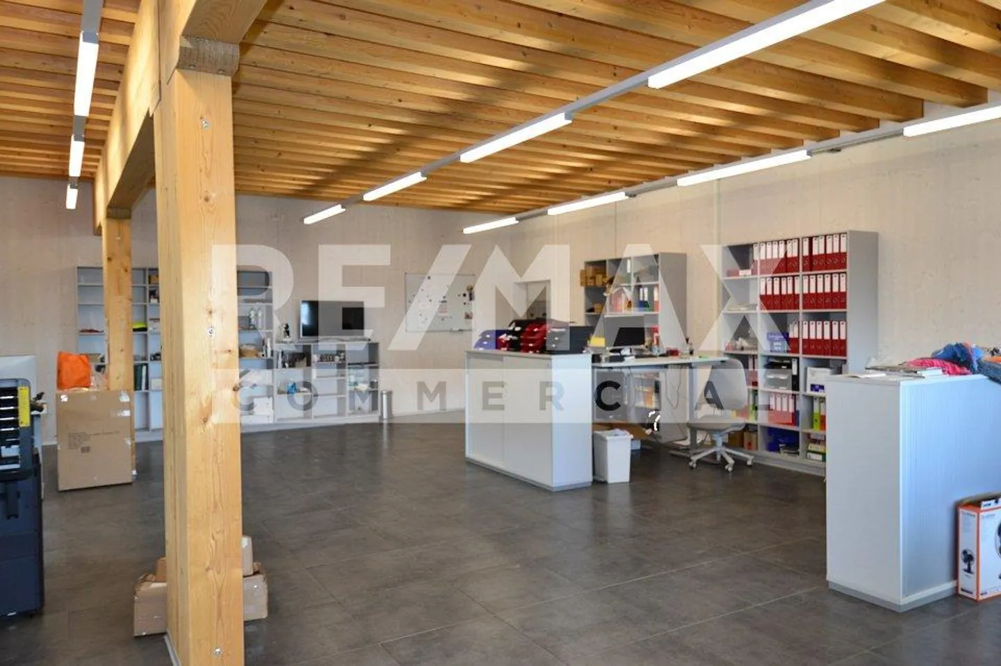 3 255 m2 surface parfaite pour vos activités commerciales ! - Photo 5 sur 13