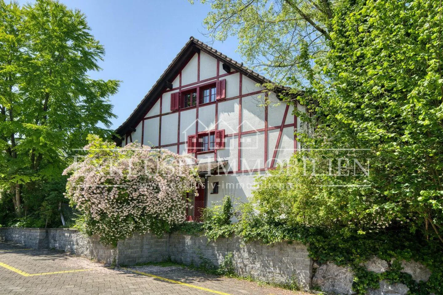 Cozy in Winter, Paradise in Summer - Your Charming Family Home... - Photo 2 of 7