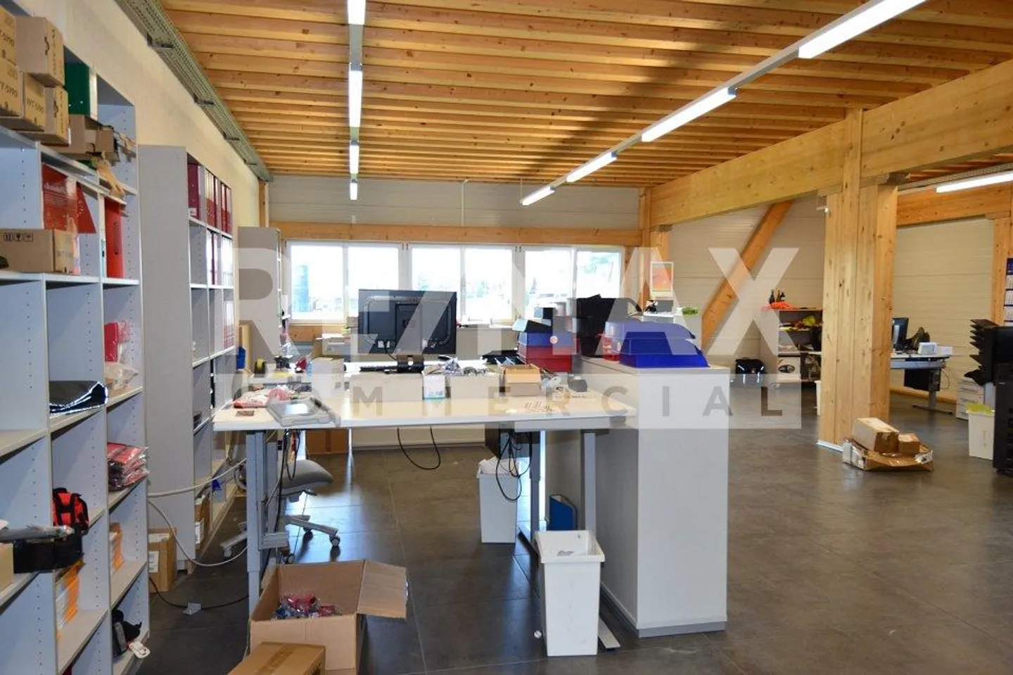 3 255 m2 surface parfaite pour vos activités commerciales ! - Photo 8 sur 13