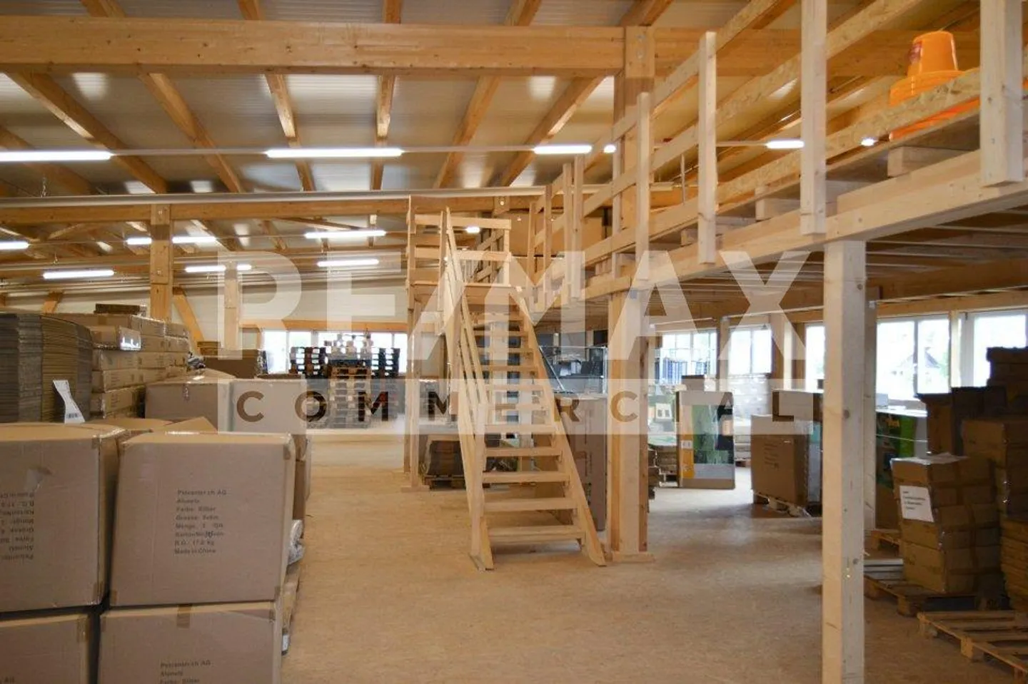 3 255 m2 surface parfaite pour vos activités commerciales ! - Photo 12 sur 13