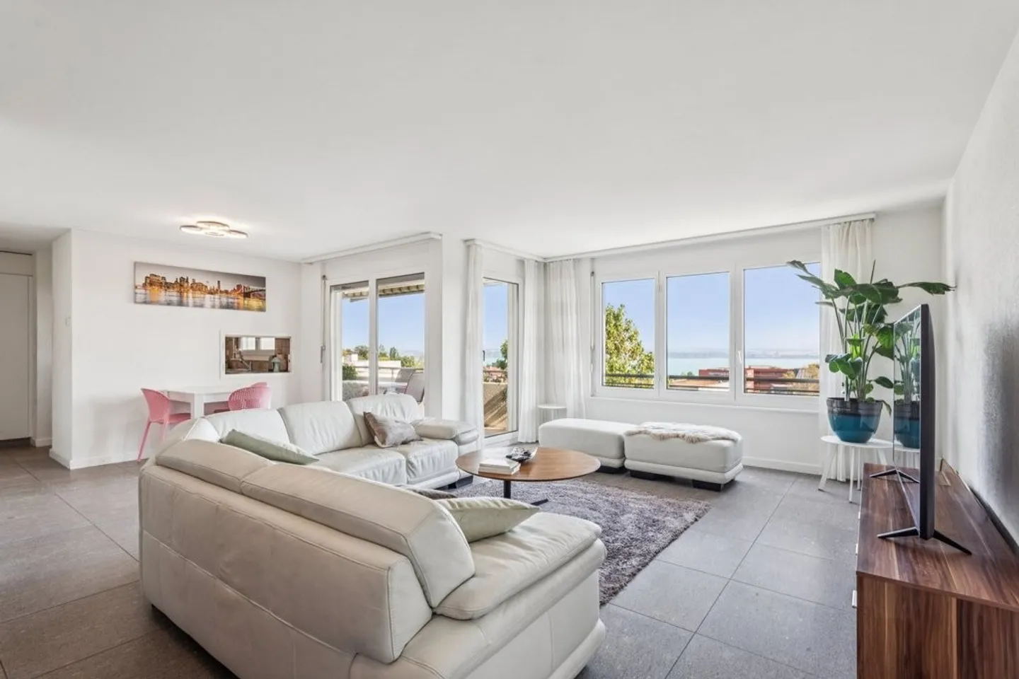 Appartamento di 4,5 locali con balcone e vista sul lago di Neuchâtel - Foto 2 di 10