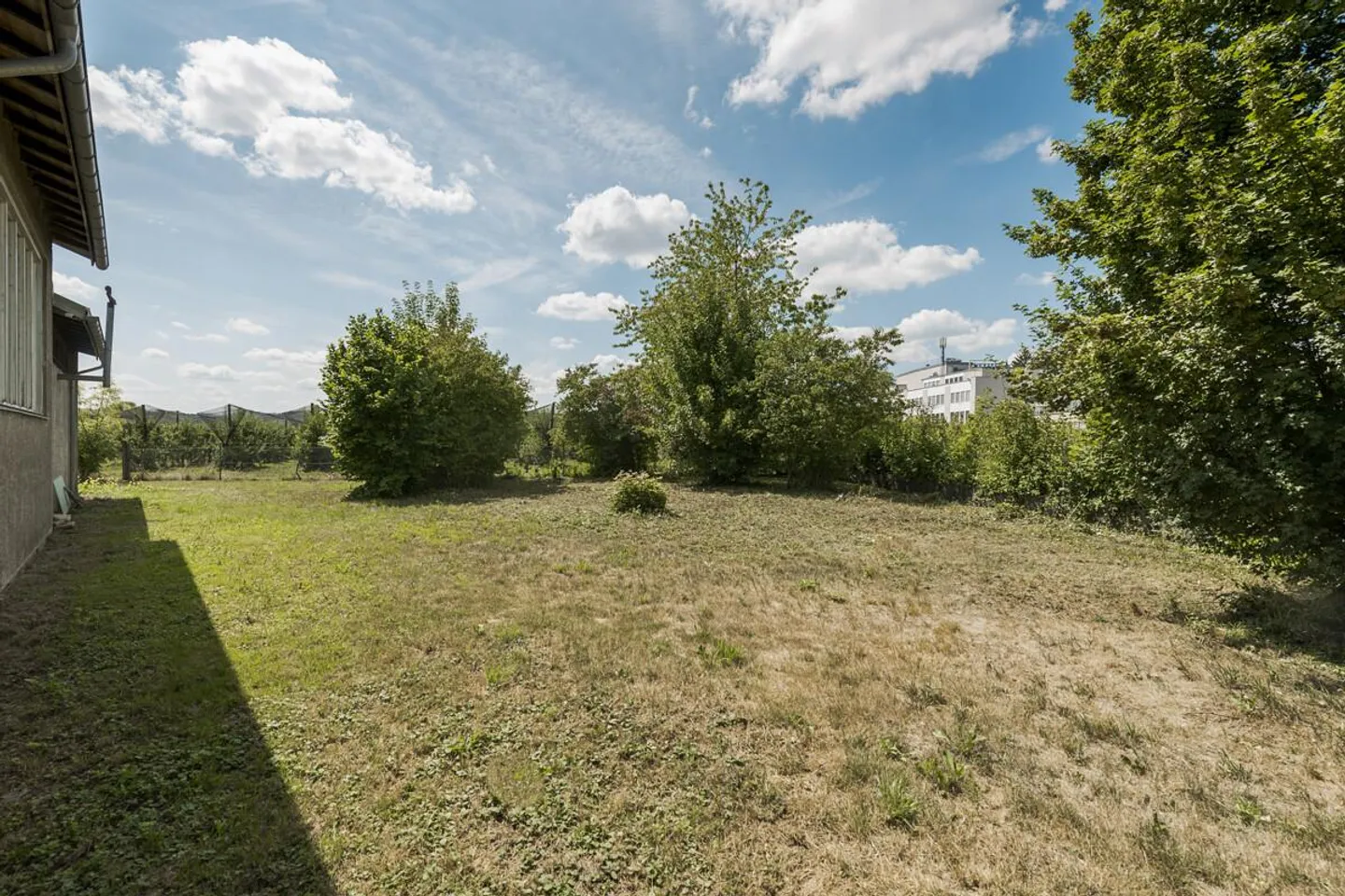 Unterengstringen: Listed Residential and Studio House in the Green - Photo 3 of 6