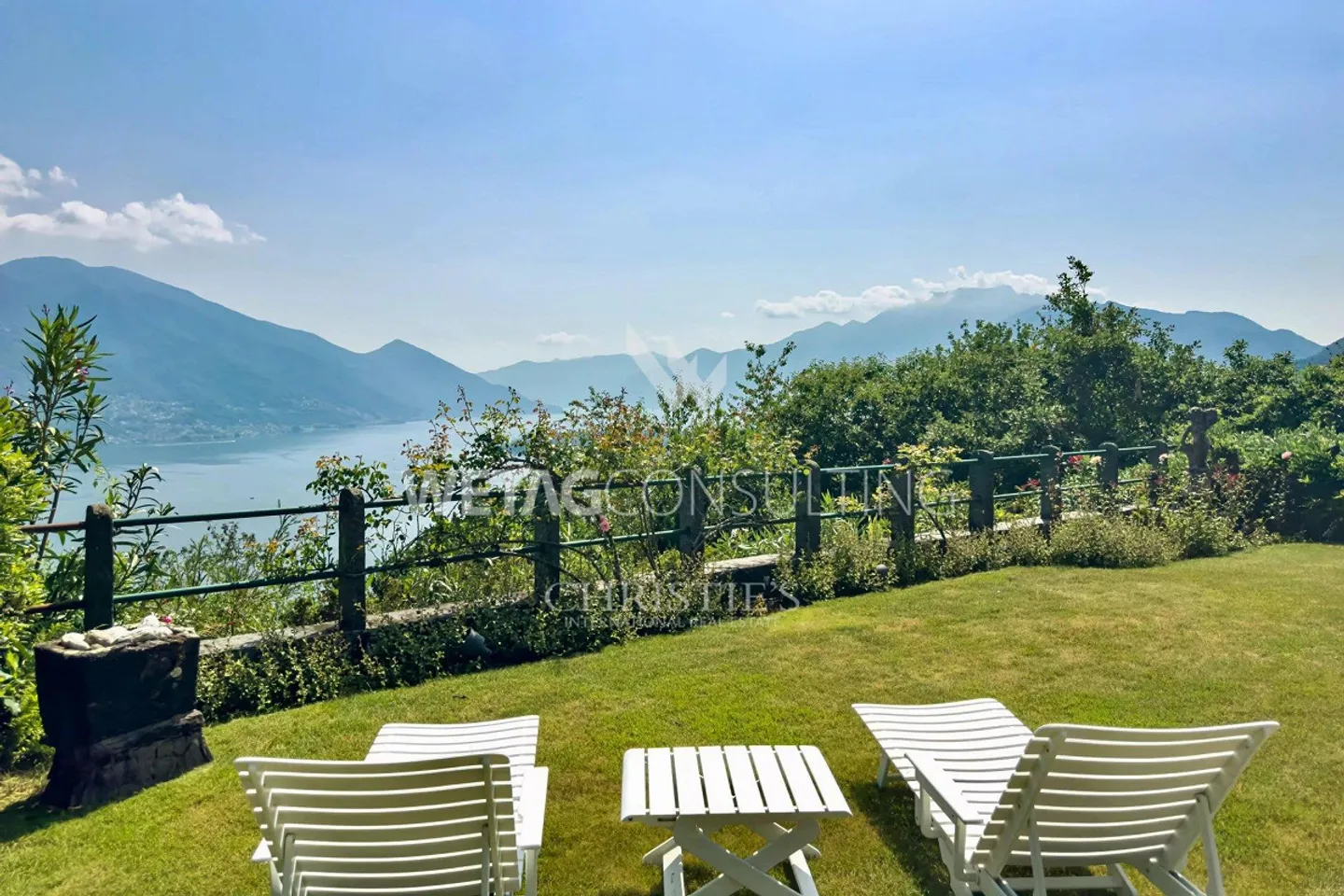 Minusio: Villa elegante con vista panoramica sul lago, piscina esterna &... - Foto 11 di 13