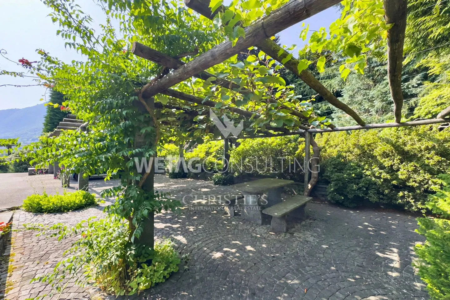 Minusio: Villa elegante con vista panoramica sul lago, piscina esterna &... - Foto 12 di 13