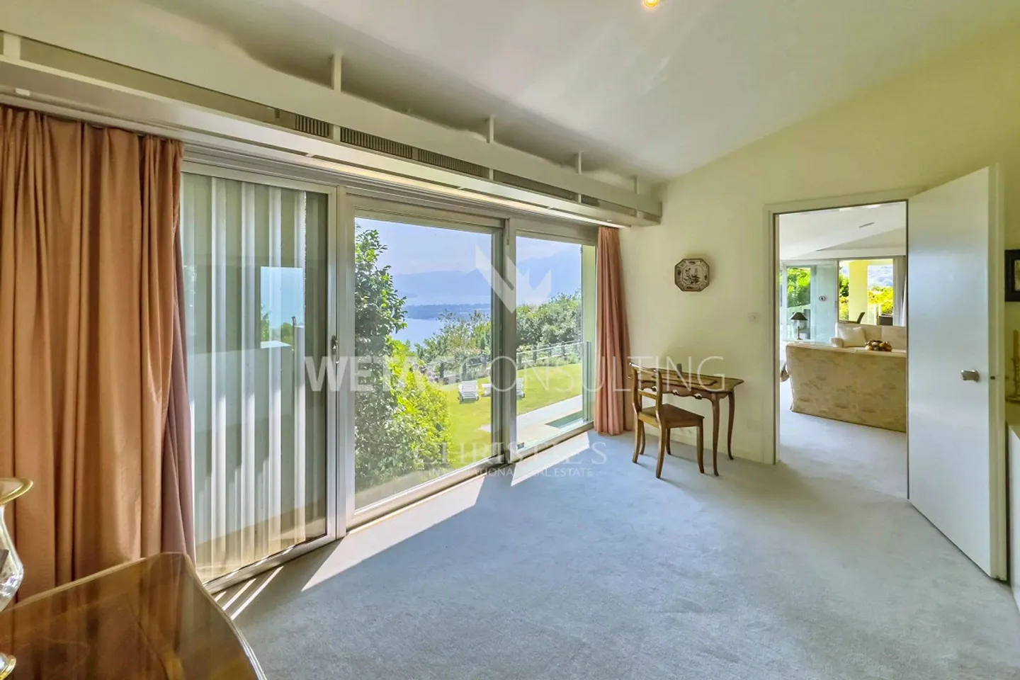 Minusio: Villa elegante con vista panoramica sul lago, piscina esterna &... - Foto 8 di 13