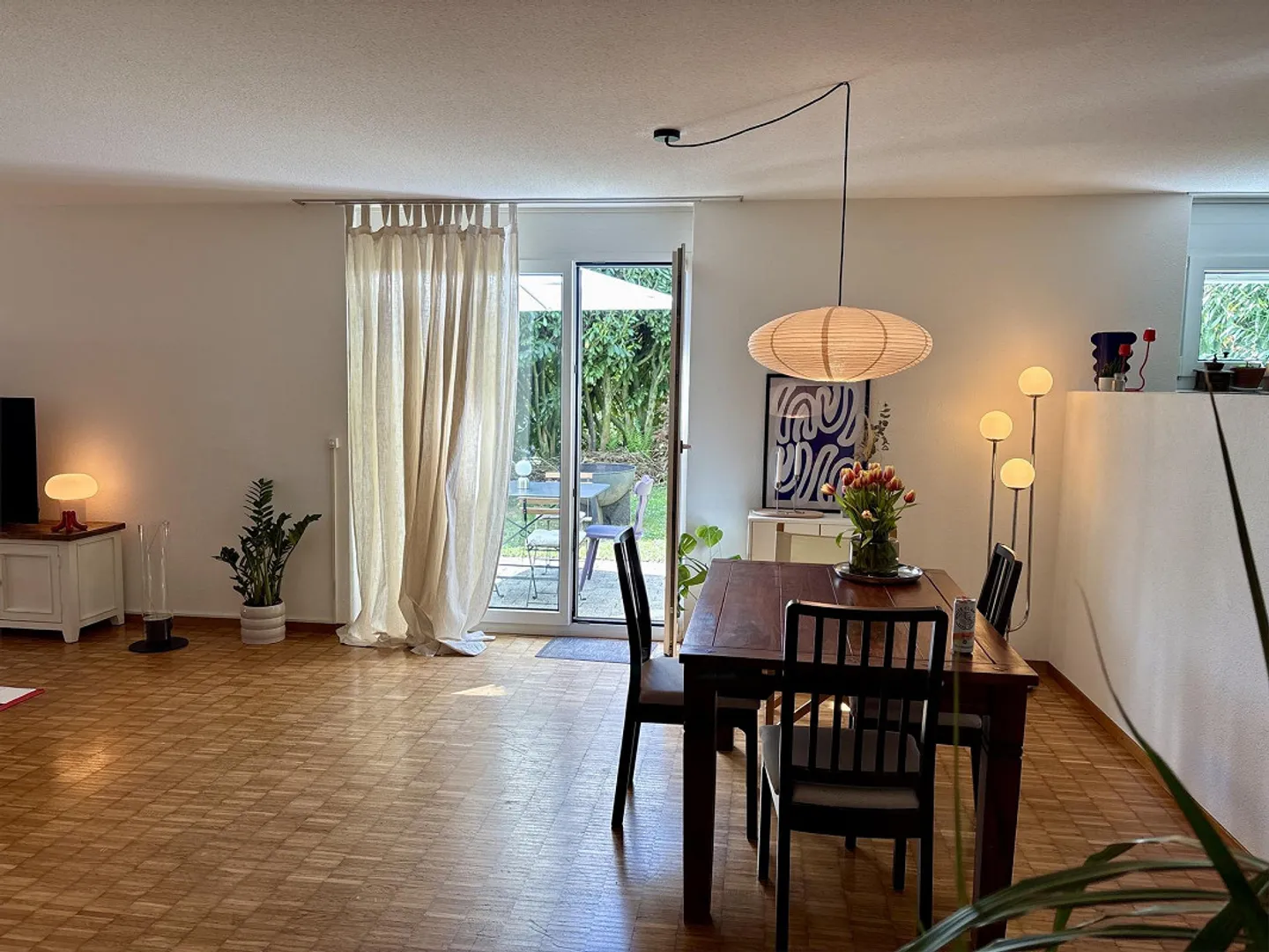 Appartement de jardin 3½ pièces incluant une place de parking de 116 m², jardin privé et deux espaces de sièges - Photo 1 sur 13
