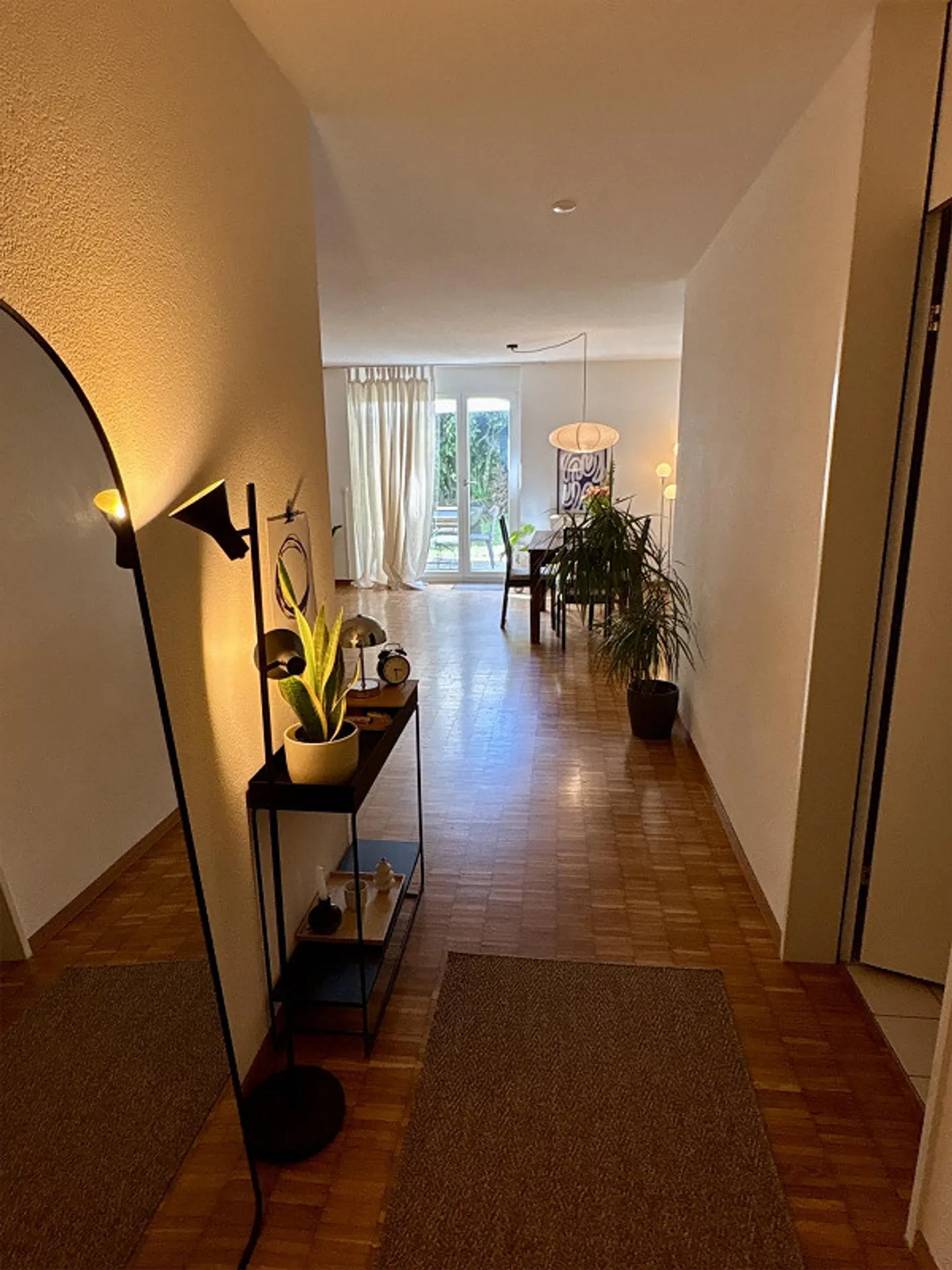 Appartement de jardin 3½ pièces incluant une place de parking de 116 m², jardin privé et deux espaces de sièges - Photo 4 sur 13