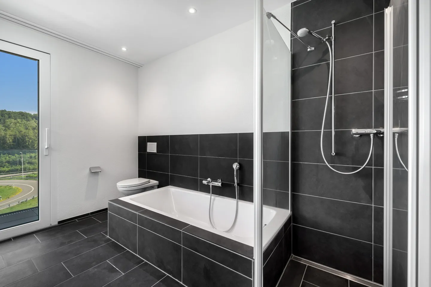 Spacious 4.5-room apartment in the sunny Sennenwies development - Photo 6 of 8