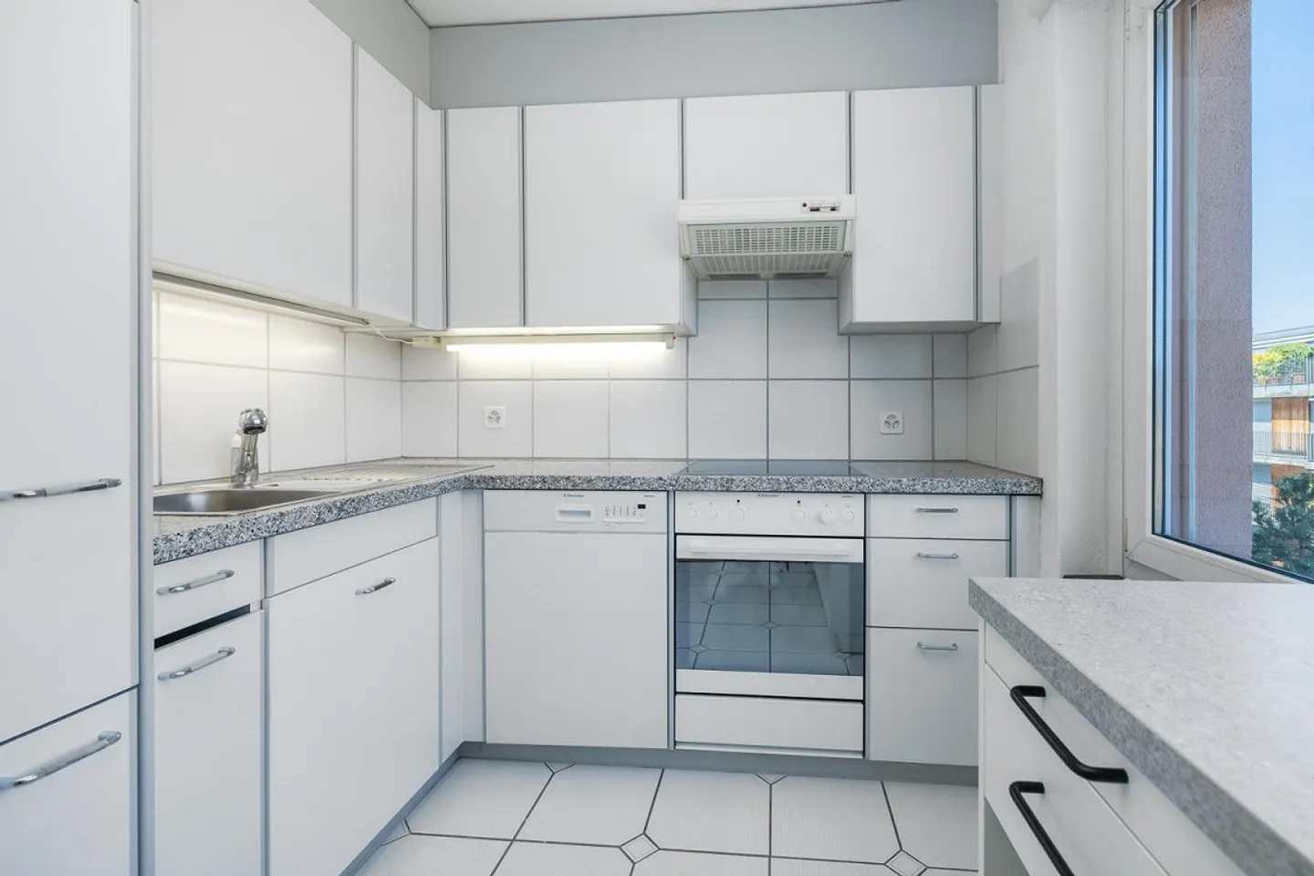 Bright apartment in a preferred location - Photo 7 of 11