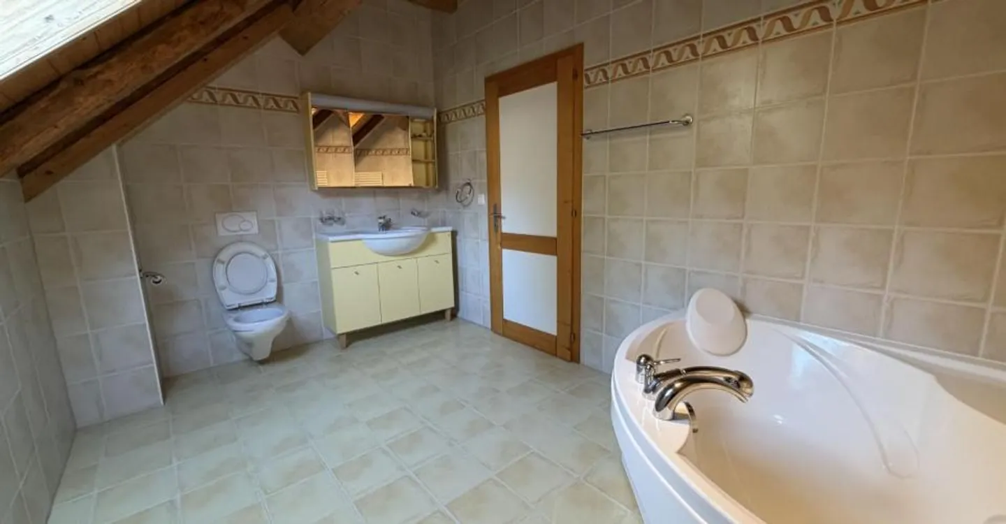 Appartement Charmant avec Vue sur le Lac - Photo 10 sur 13