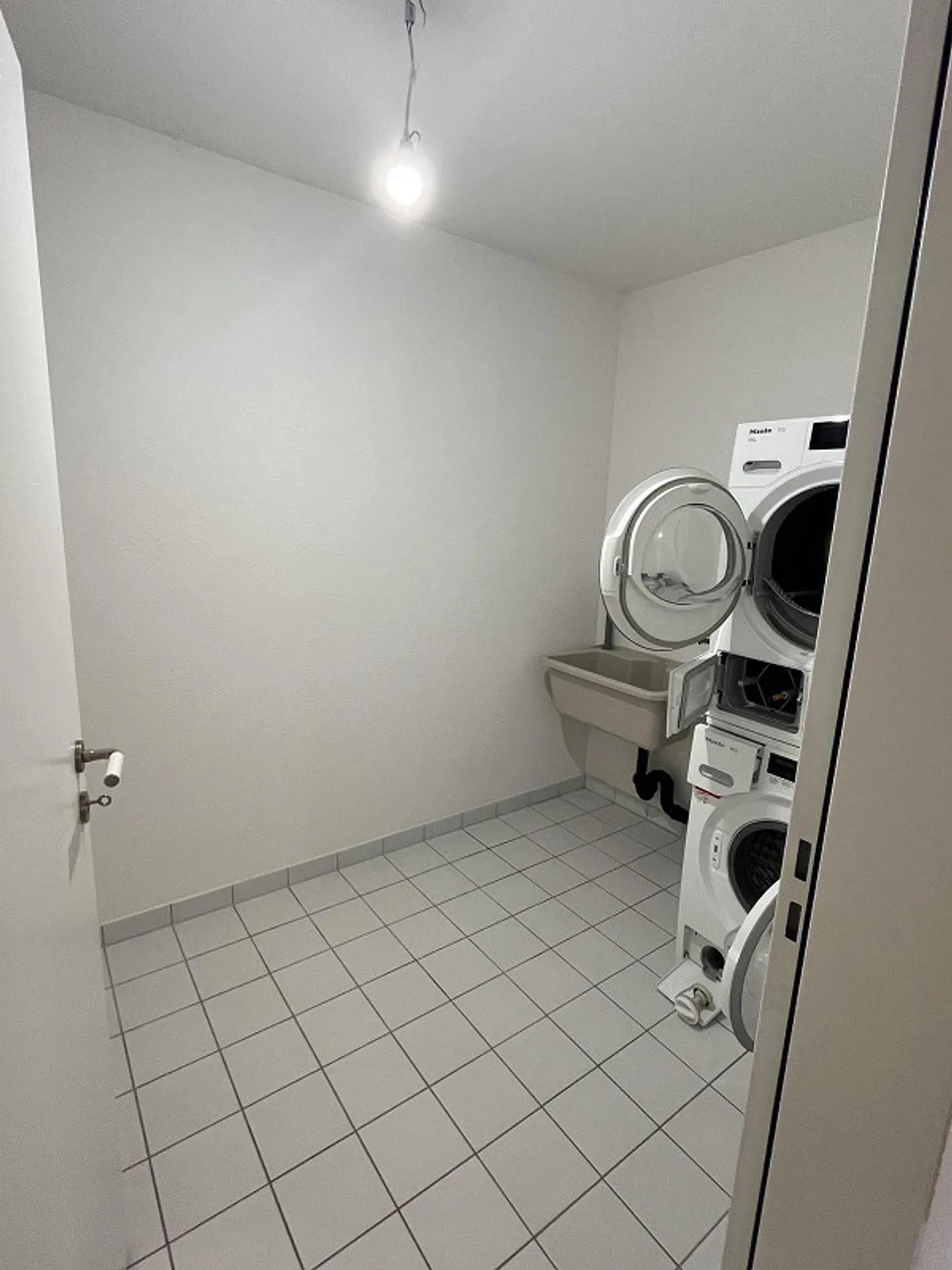 Appartement de jardin 3½ pièces incluant une place de parking de 116 m², jardin privé et deux espaces de sièges - Photo 10 sur 13