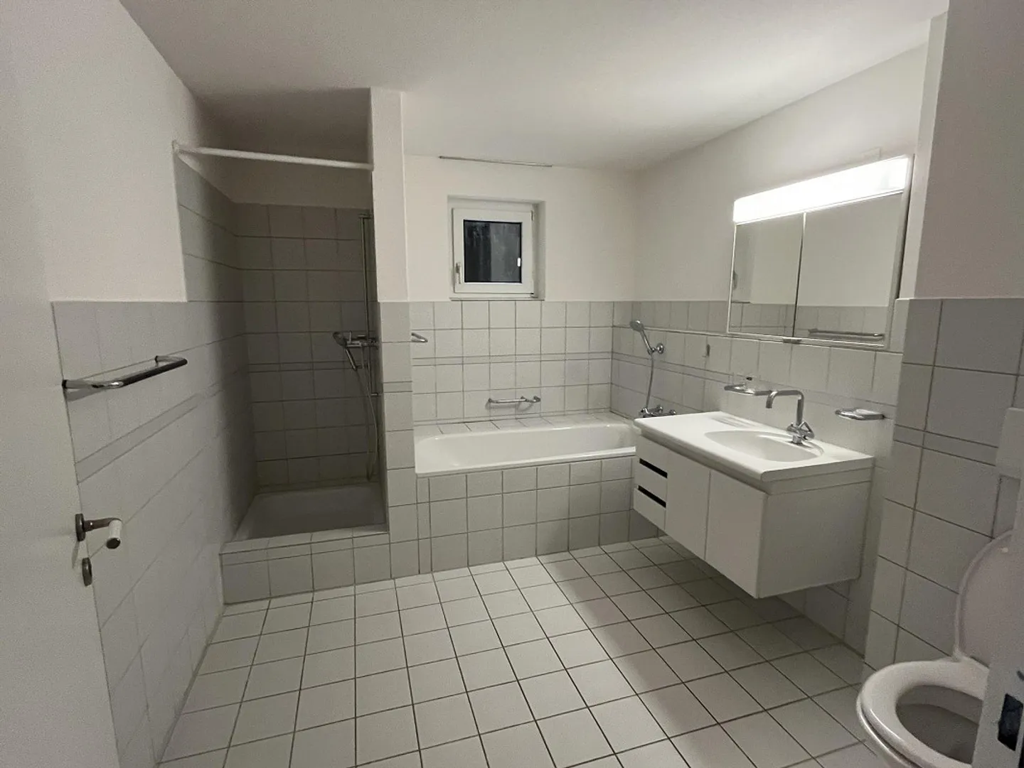 Appartement de jardin 3½ pièces incluant une place de parking de 116 m², jardin privé et deux espaces de sièges - Photo 11 sur 13