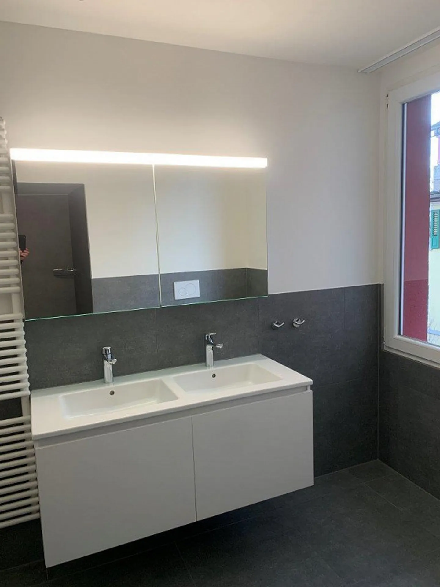 Spacious 4.5 Room Apartment with Lake View - Photo 6 of 12