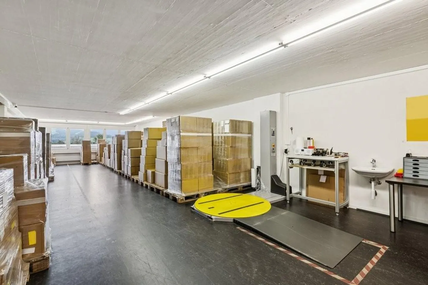 Helle und grosszügige Büro- und Lagerfläche in Hünenberg zu mieten - Foto 6 von 10