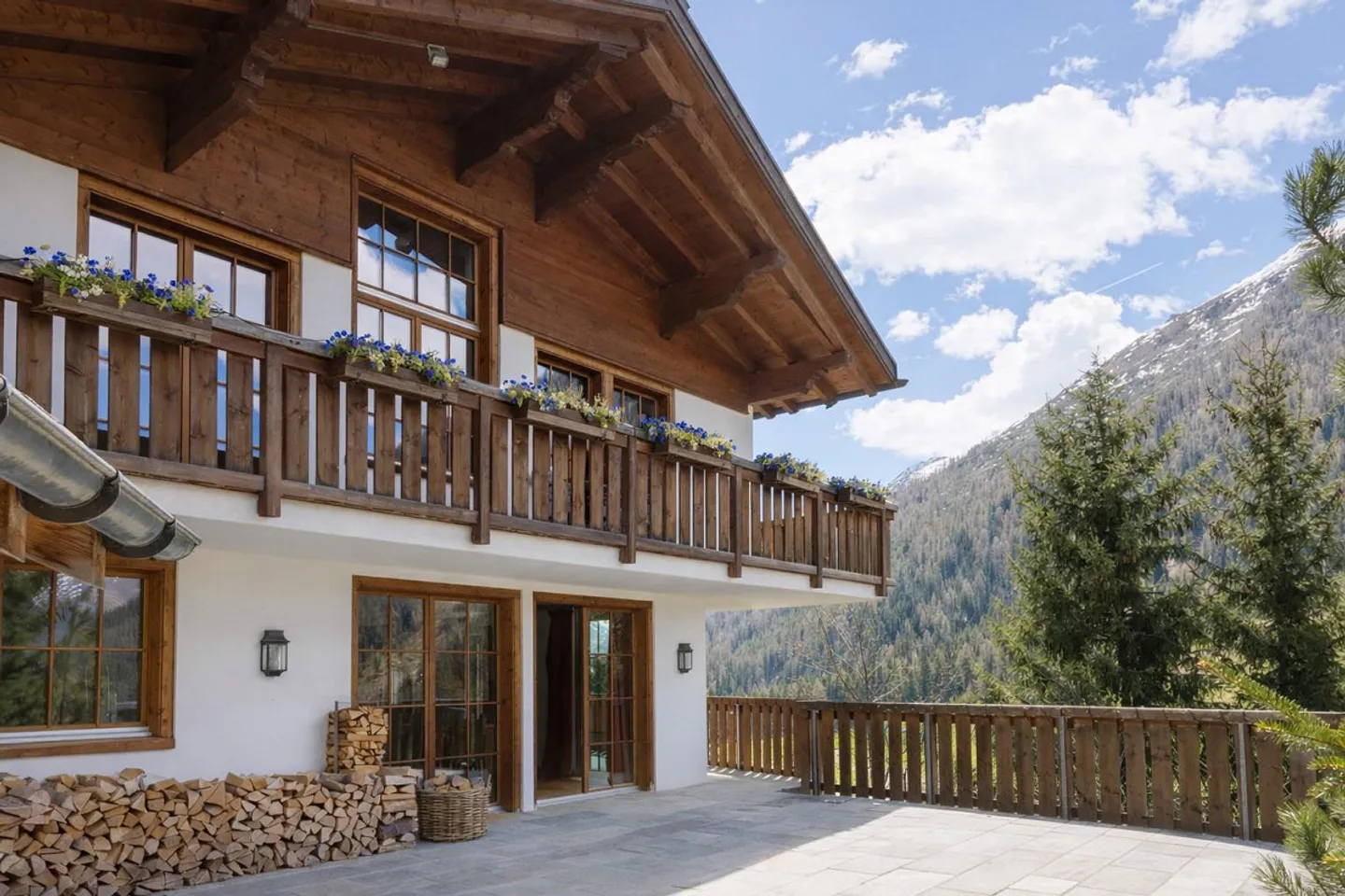 Vivre avec style : Retraite alpine avec vue imprenable - Photo 3 sur 13