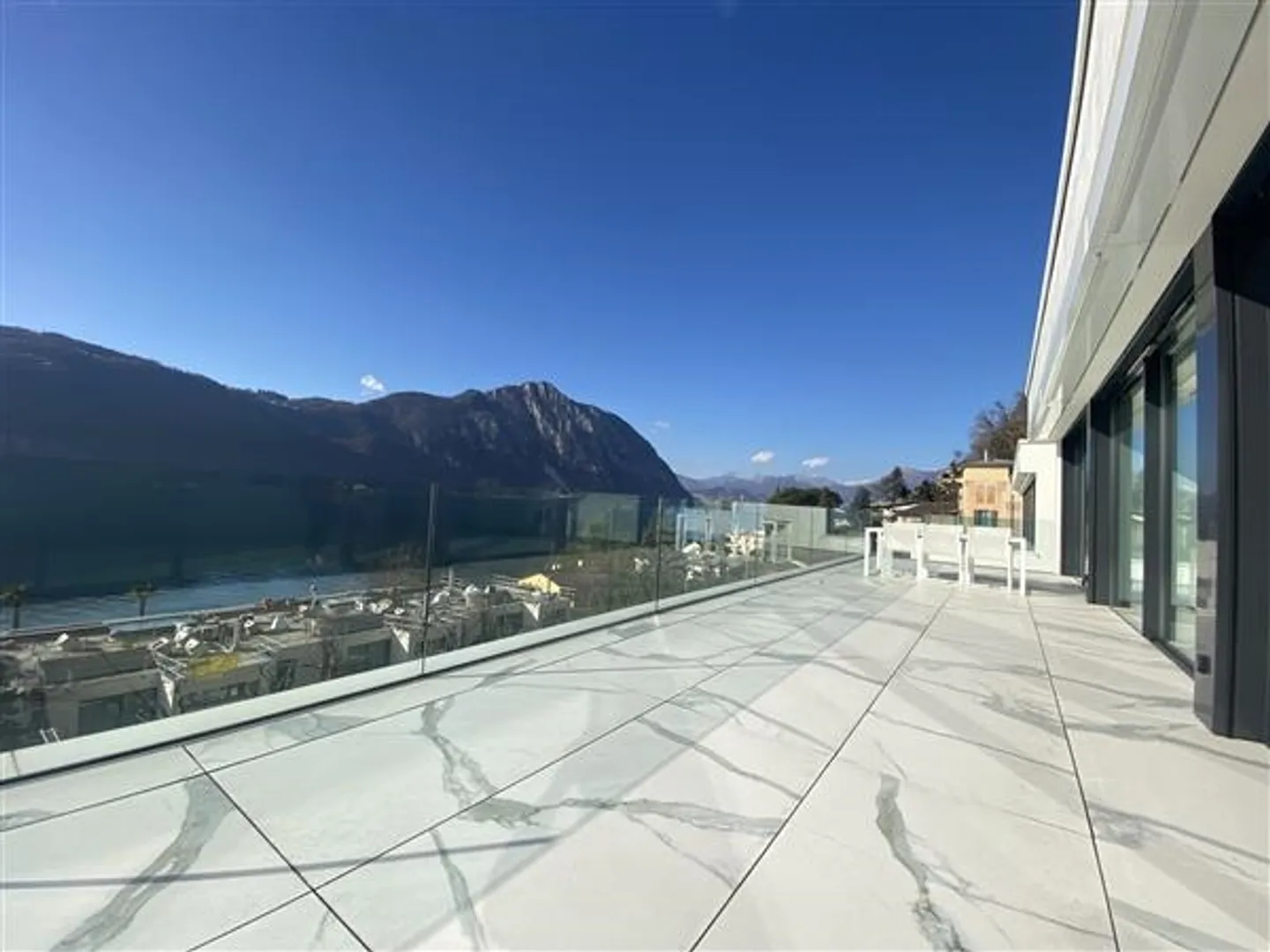 Bissone: Penthouse with 4.5 rooms - Photo 1 of 13