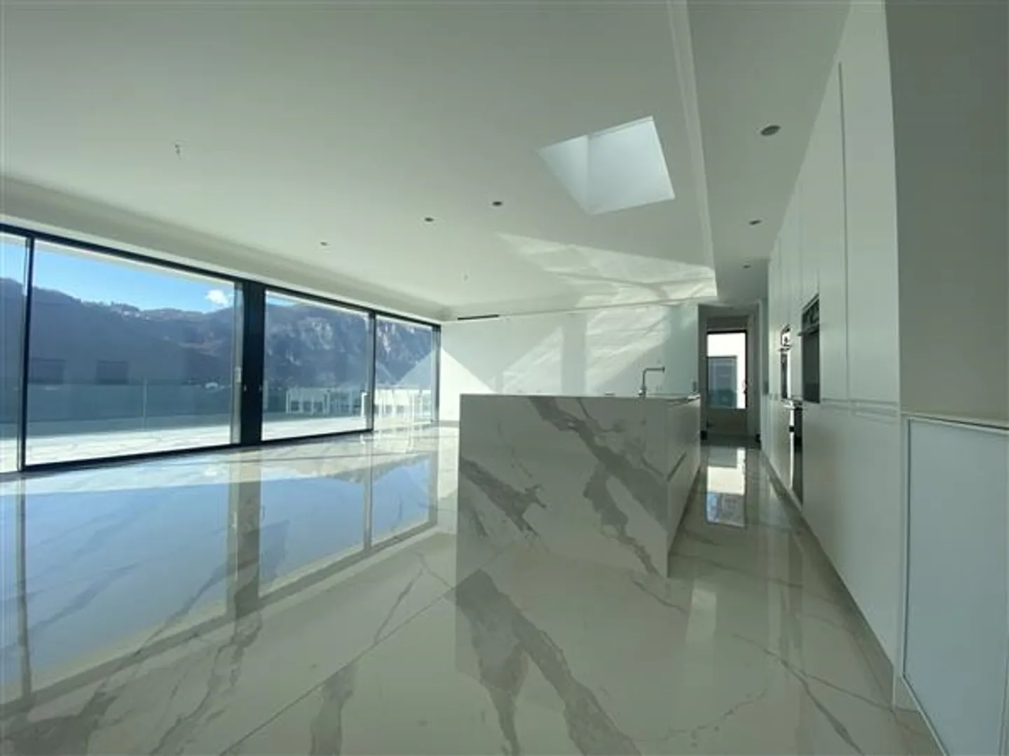 Bissone: Penthouse with 4.5 rooms - Photo 4 of 13