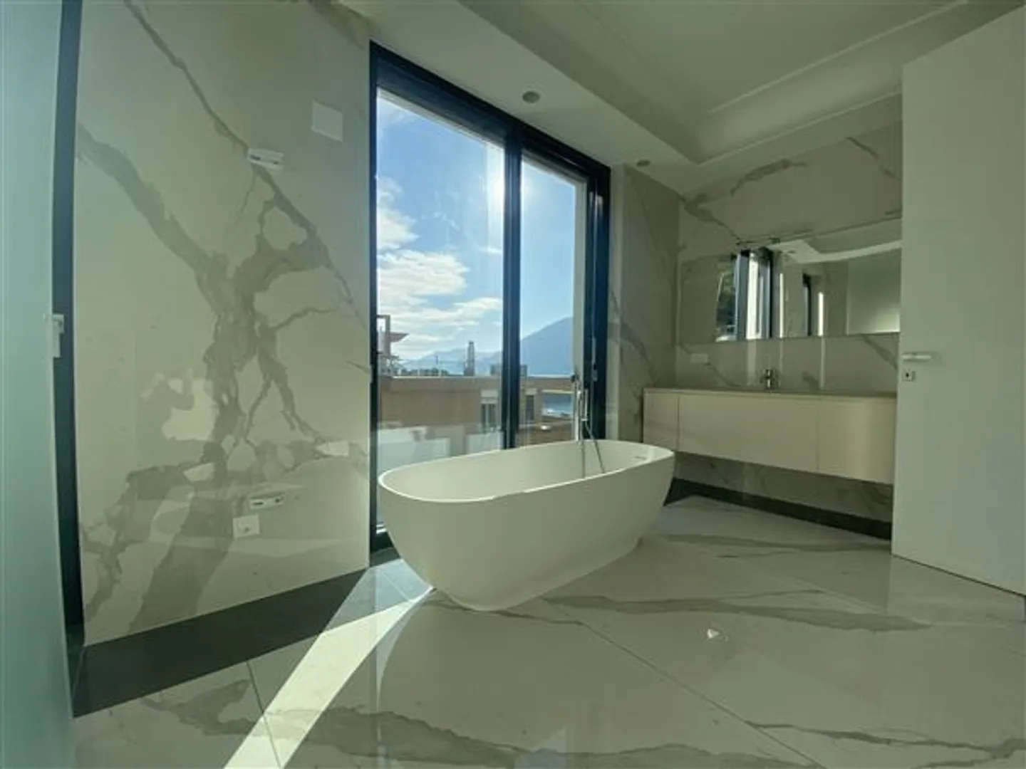 Bissone: Penthouse with 4.5 rooms - Photo 10 of 13