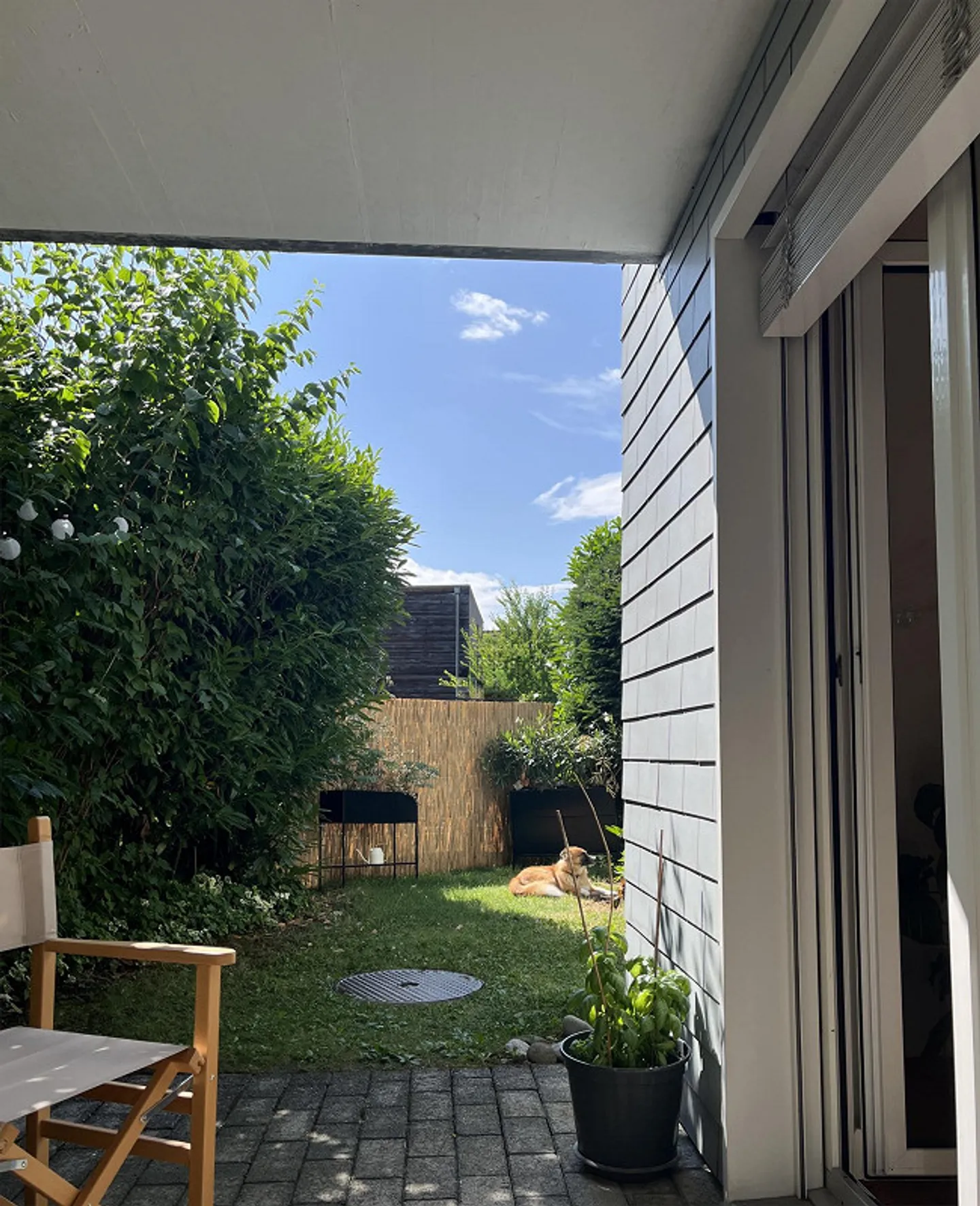 Appartement de jardin 3½ pièces incluant une place de parking de 116 m², jardin privé et deux espaces de sièges - Photo 13 sur 13