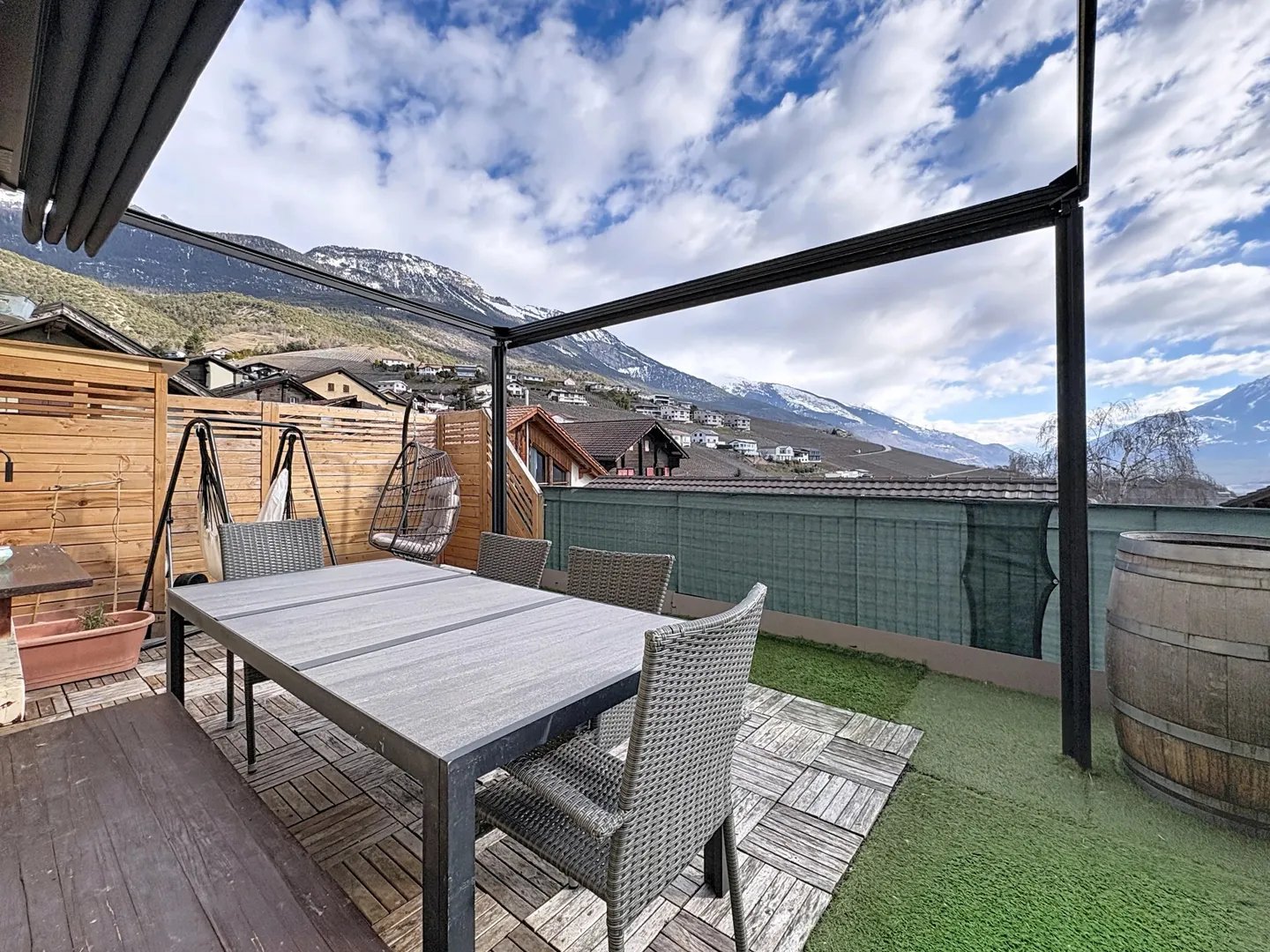Schöne 4,5 Zimmer mit großer Terrasse in ruhiger Lage - Foto 4 von 13