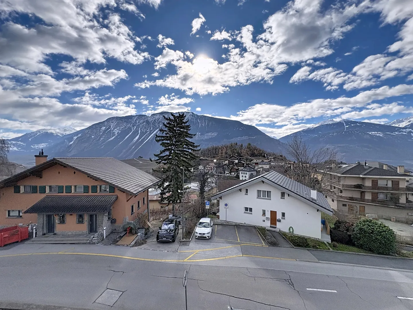 Schöne 4,5 Zimmer mit großer Terrasse in ruhiger Lage - Foto 6 von 13