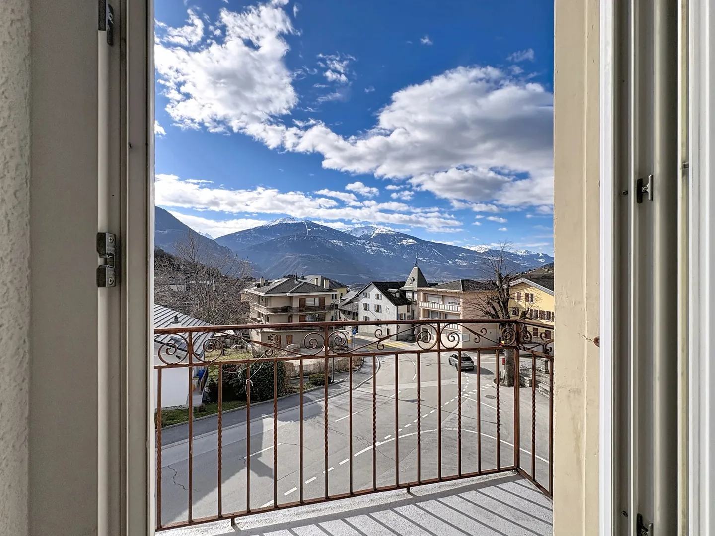 Schöne 4,5 Zimmer mit großer Terrasse in ruhiger Lage - Foto 7 von 13