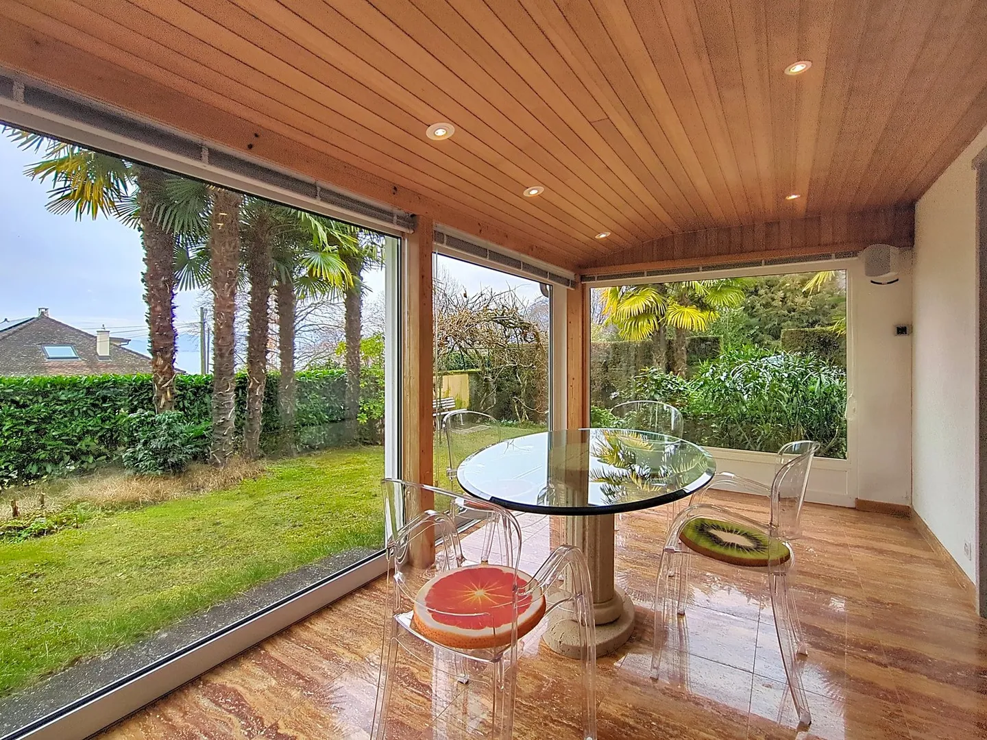 Esclusivo - Casa unifamiliare con 7 camere, piscina, giardino e vista lago. Da ristrutturare - Foto 11 di 19