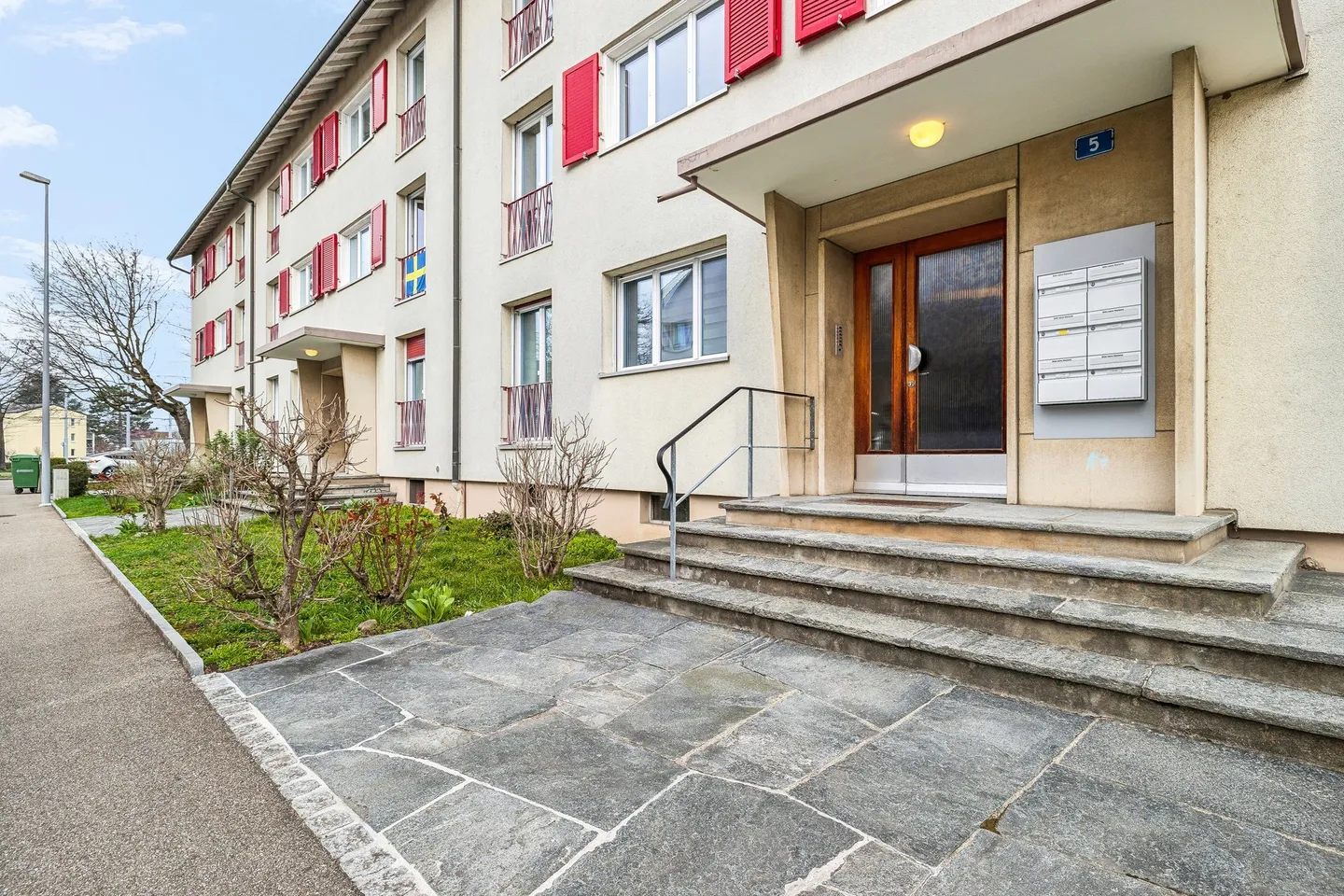 Rent a 3 rooms apartment in Riehen - Photo 1 of 8