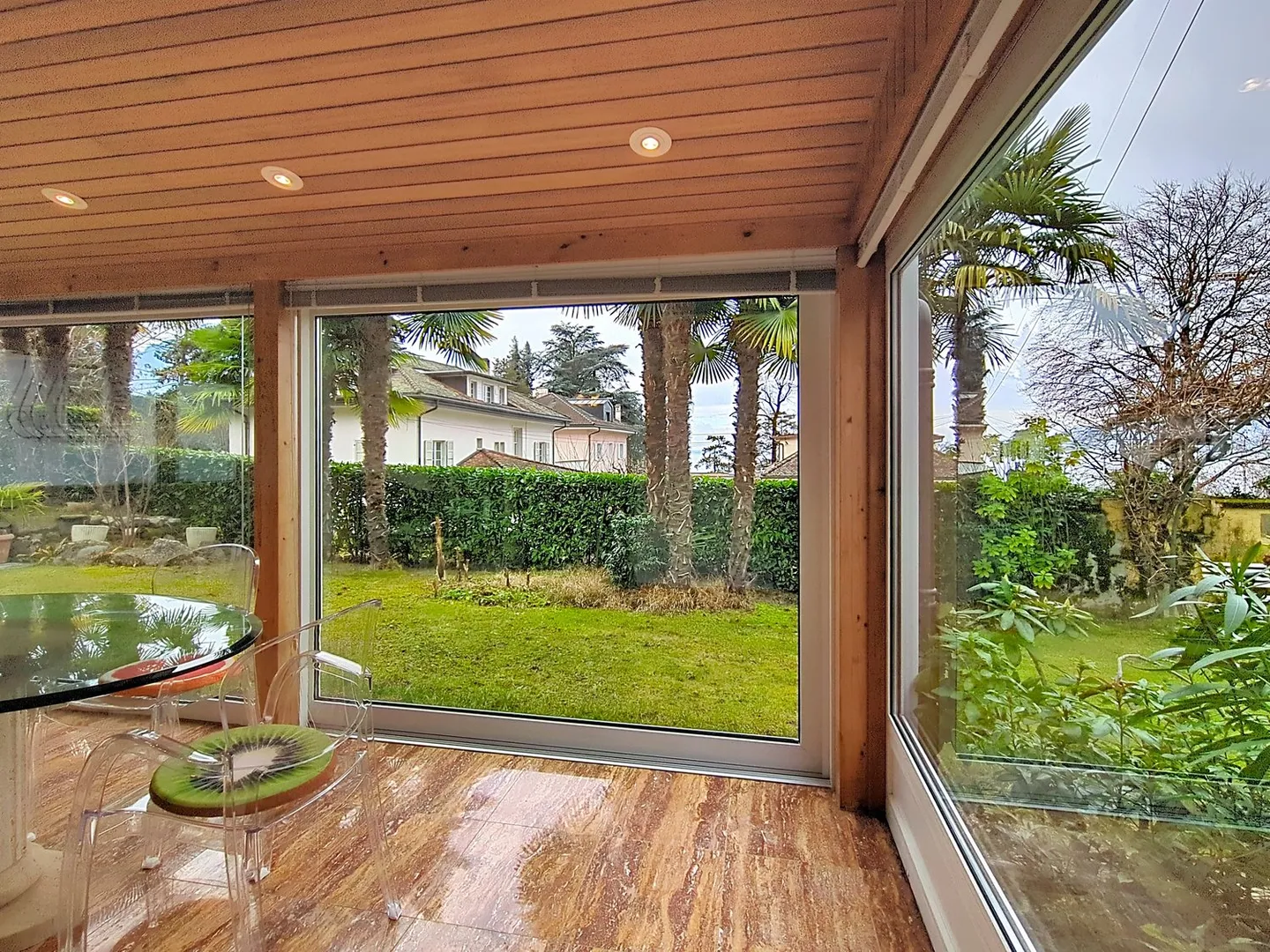 Esclusivo - Casa unifamiliare con 7 camere, piscina, giardino e vista lago. Da ristrutturare - Foto 13 di 19