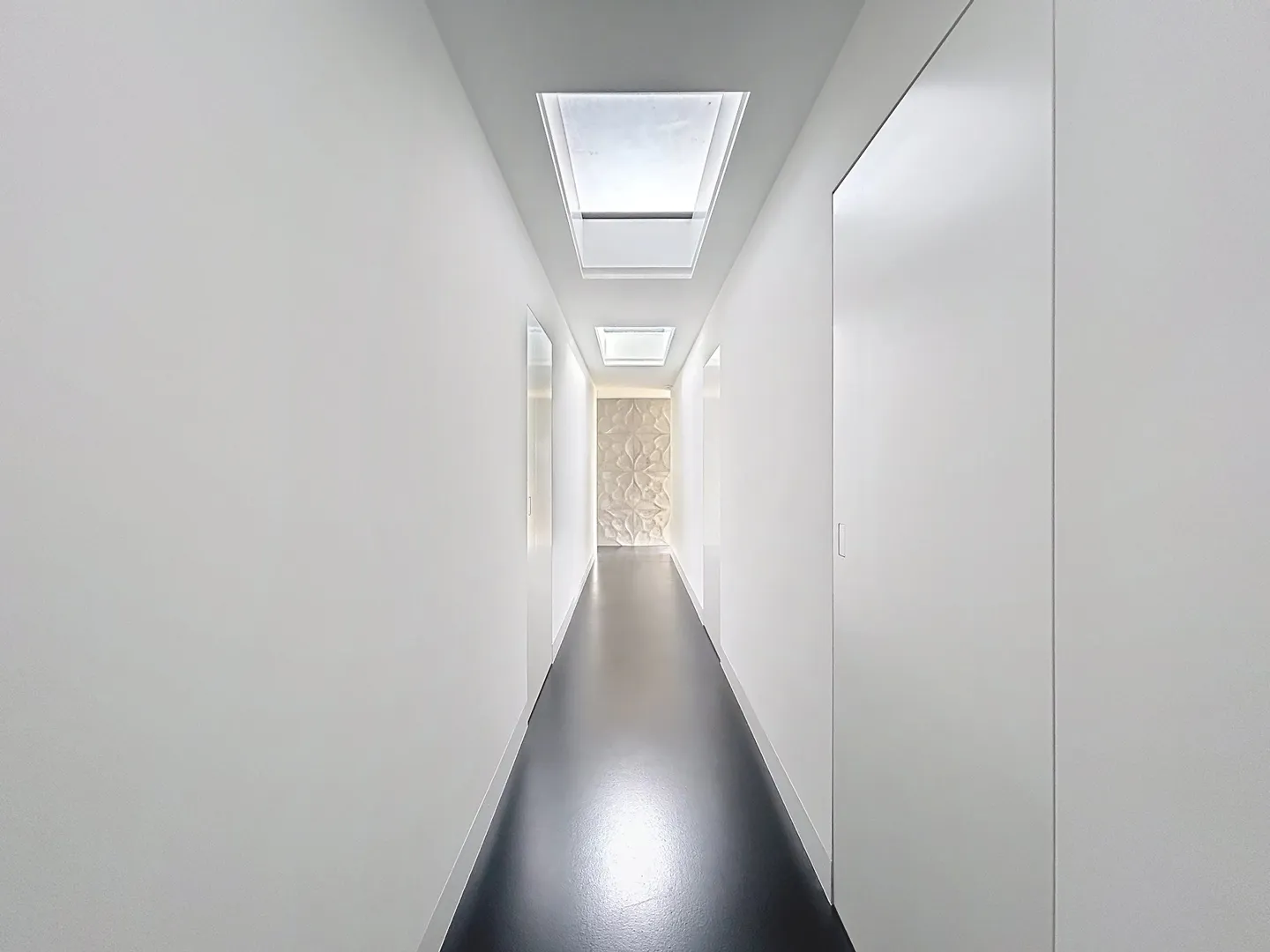 Propriété contemporaine de 600 m² avec vue panoramique sur le lac - Photo 3 sur 15