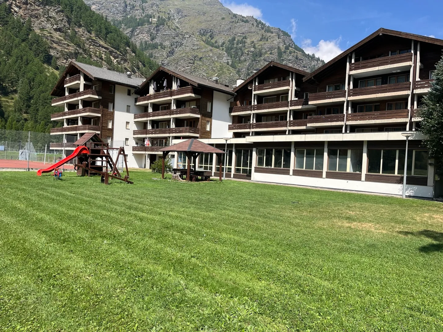 Appartamento di 5 stanze nella casa B dello sviluppo Monte Rosa a Täsch - Foto 1 di 16