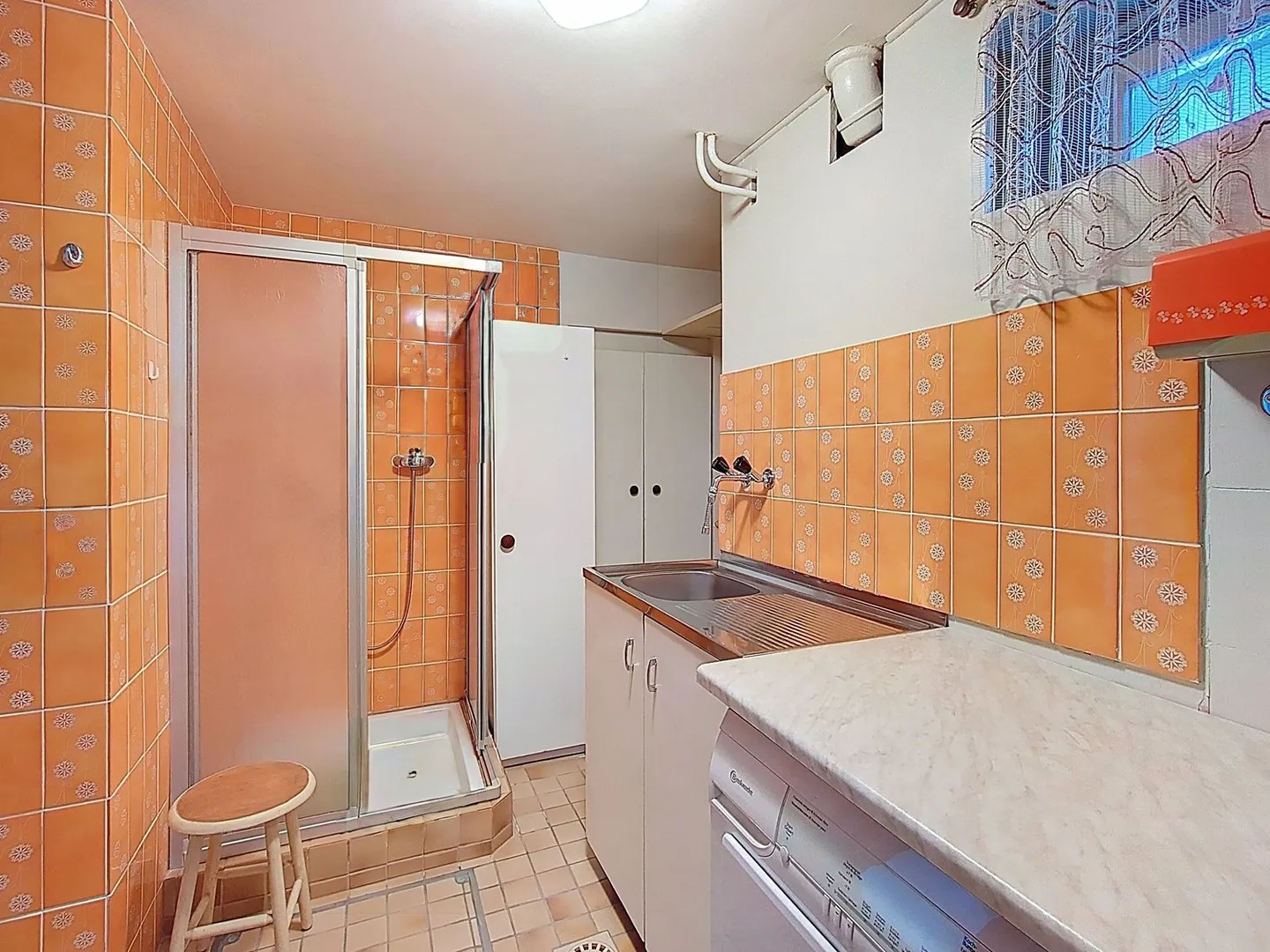 Esclusivo - Casa unifamiliare con 7 camere, piscina, giardino e vista lago. Da ristrutturare - Foto 15 di 19