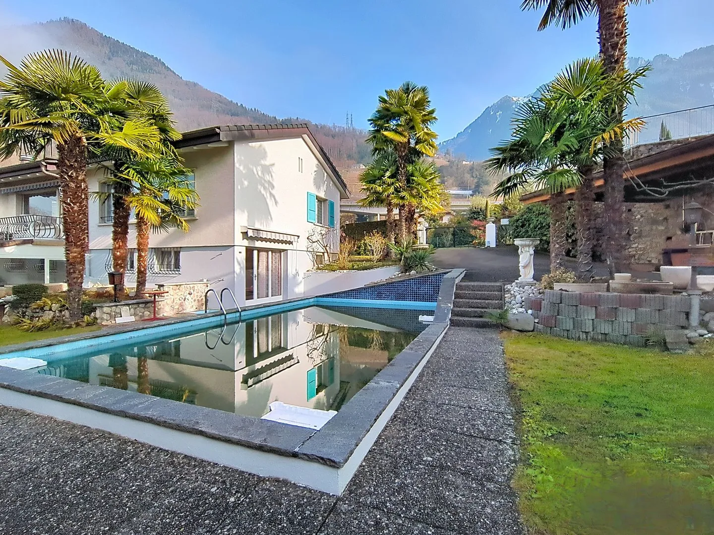 Esclusivo - Casa unifamiliare con 7 camere, piscina, giardino e vista lago. Da ristrutturare - Foto 19 di 19