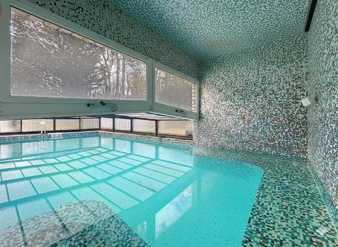 Propriété contemporaine de 600 m² avec vue panoramique sur le lac - Photo 13 sur 15