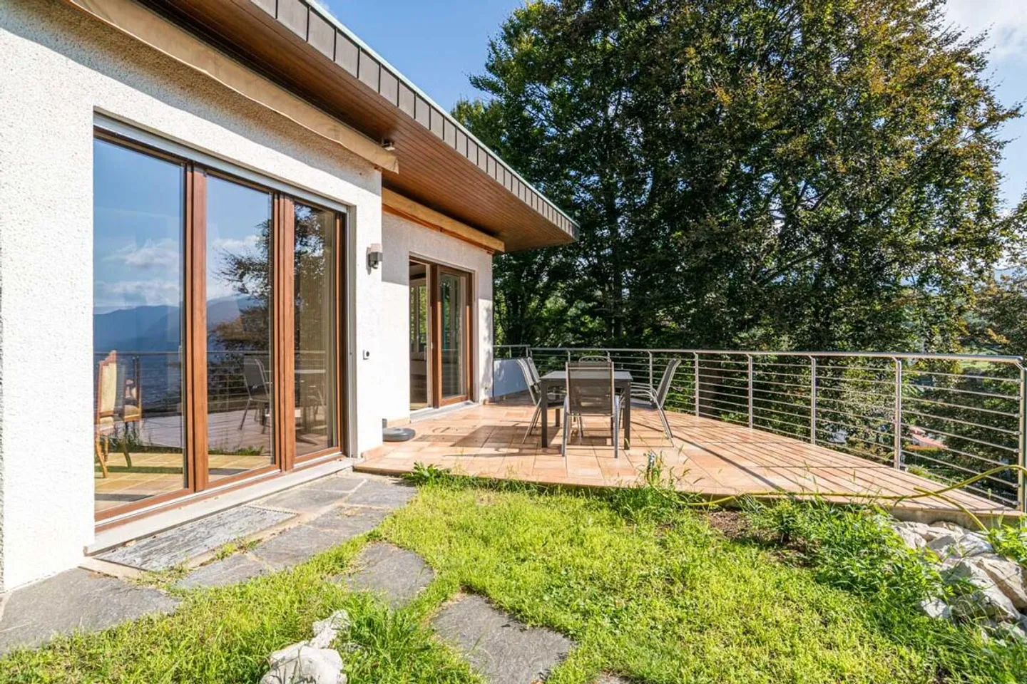 ARZO – APPARTAMENTO IN VILLA UNICA NEL SUO GENERE - Photo 1 of 15