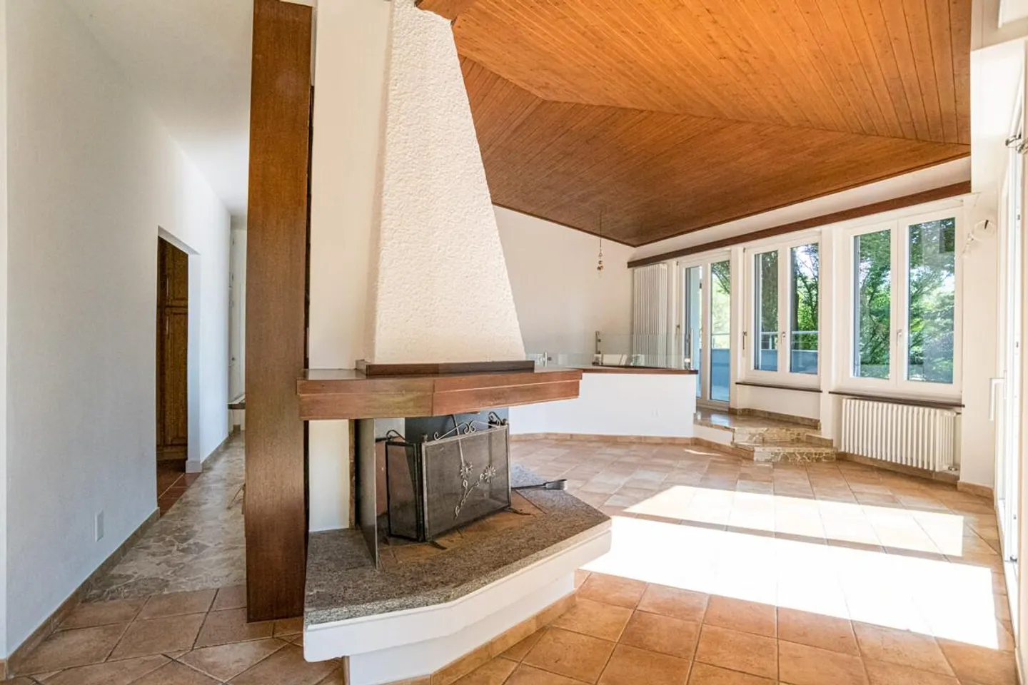 ARZO – APPARTAMENTO IN VILLA UNICA NEL SUO GENERE - Photo 4 of 15